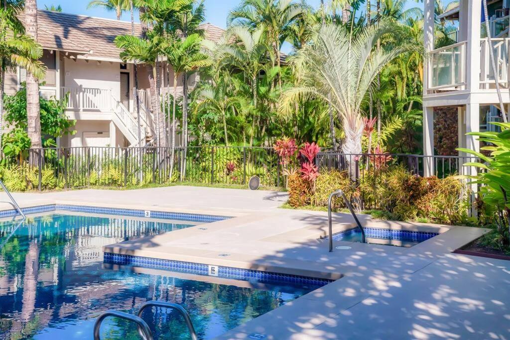 Aloha Moon - A Chic and Dreamy Modern Tropical Hideaway! view 3