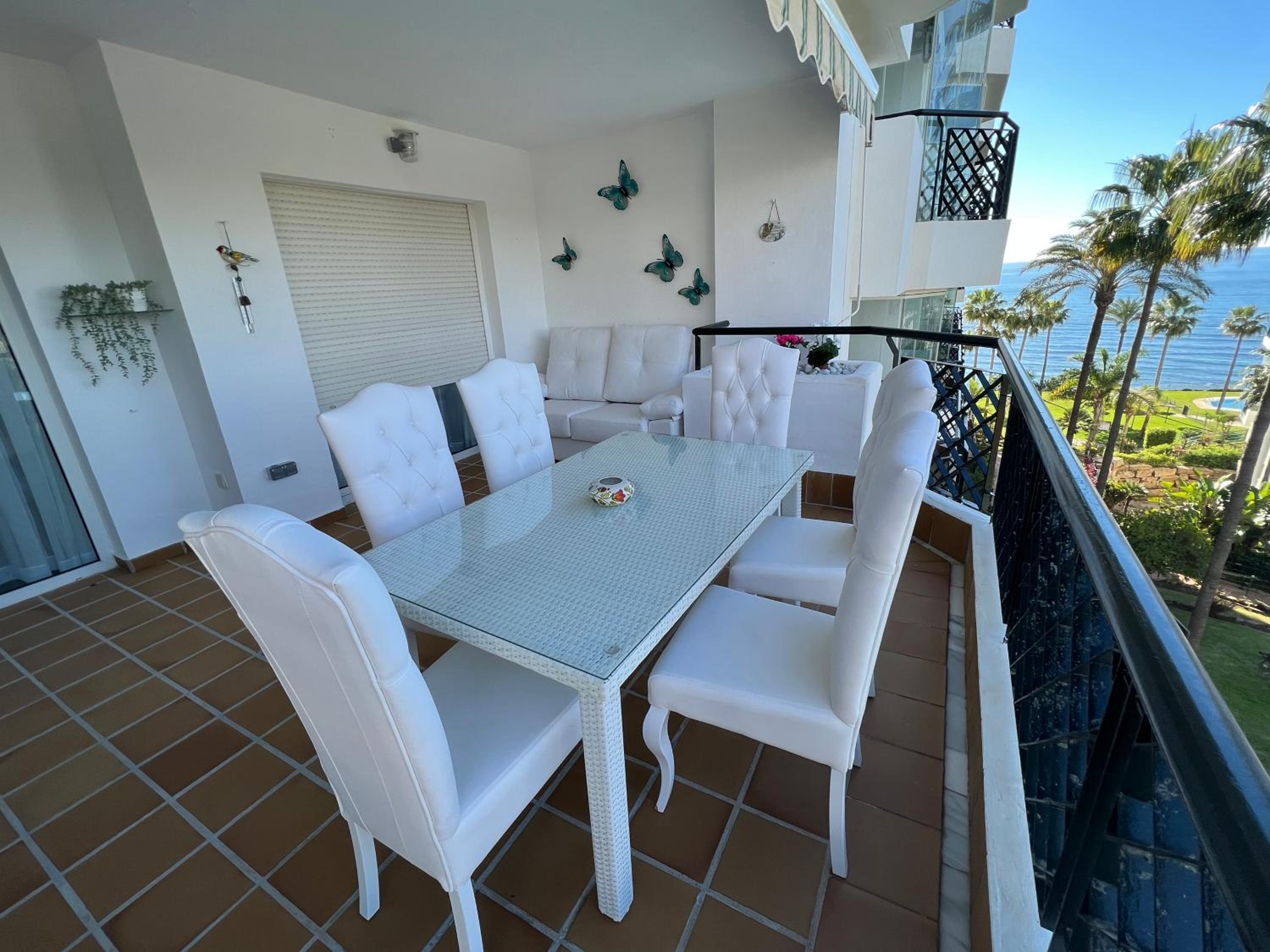 Hotel Mi Capricho P.5, Apartment with Sea and Pool Views - Image 1