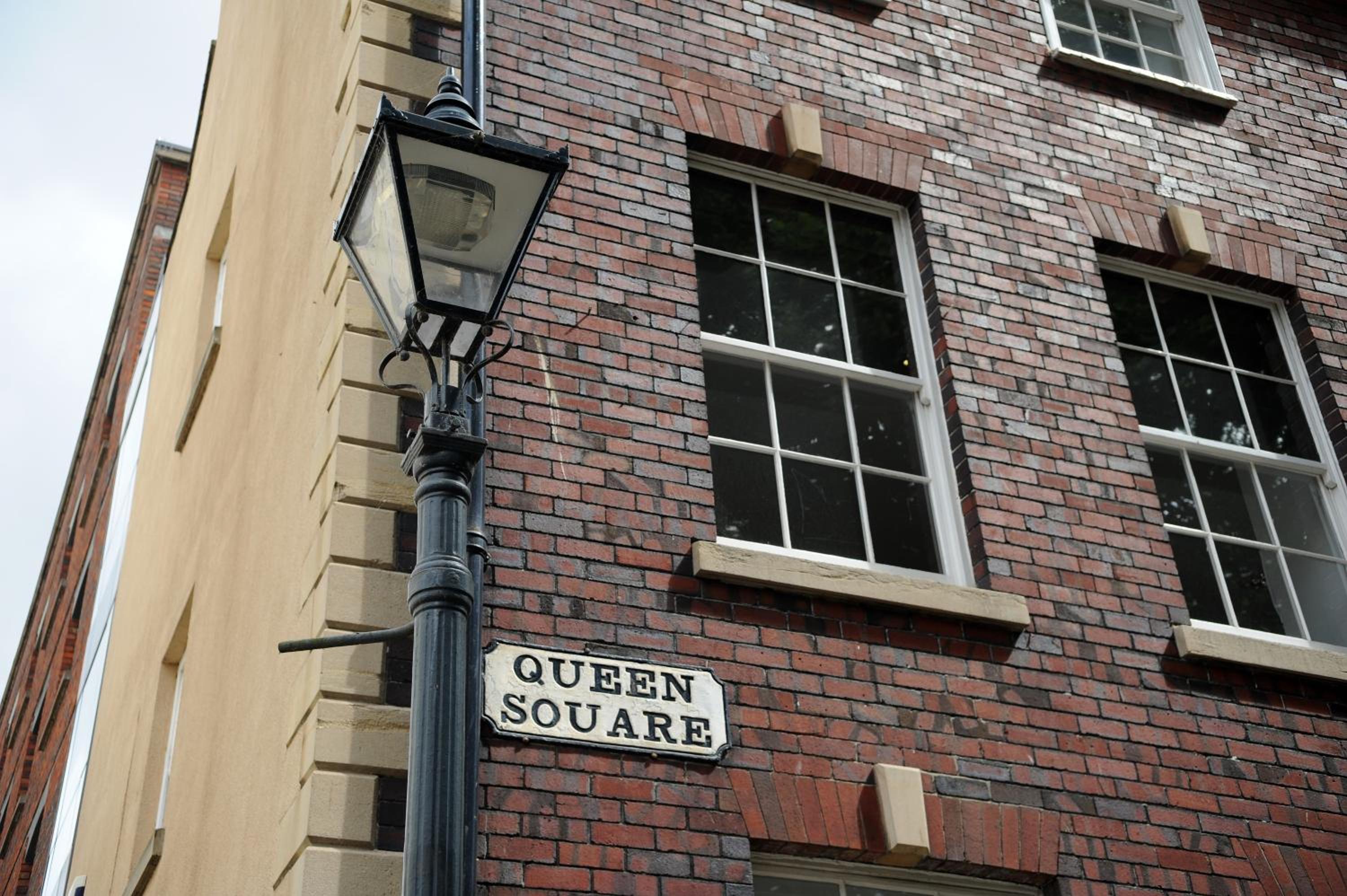 Hotel PREMIER SUITES Bristol Redcliffe - Image 1