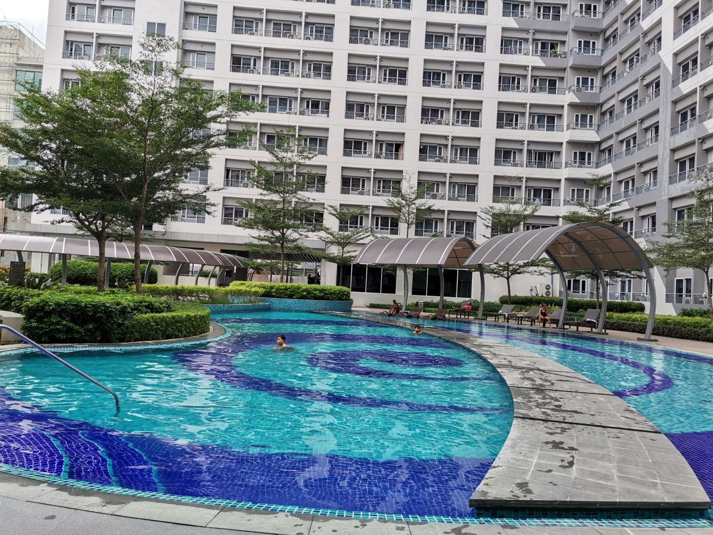 R'Holistay Grace Taguig Fast Wifi Self Check In view 3