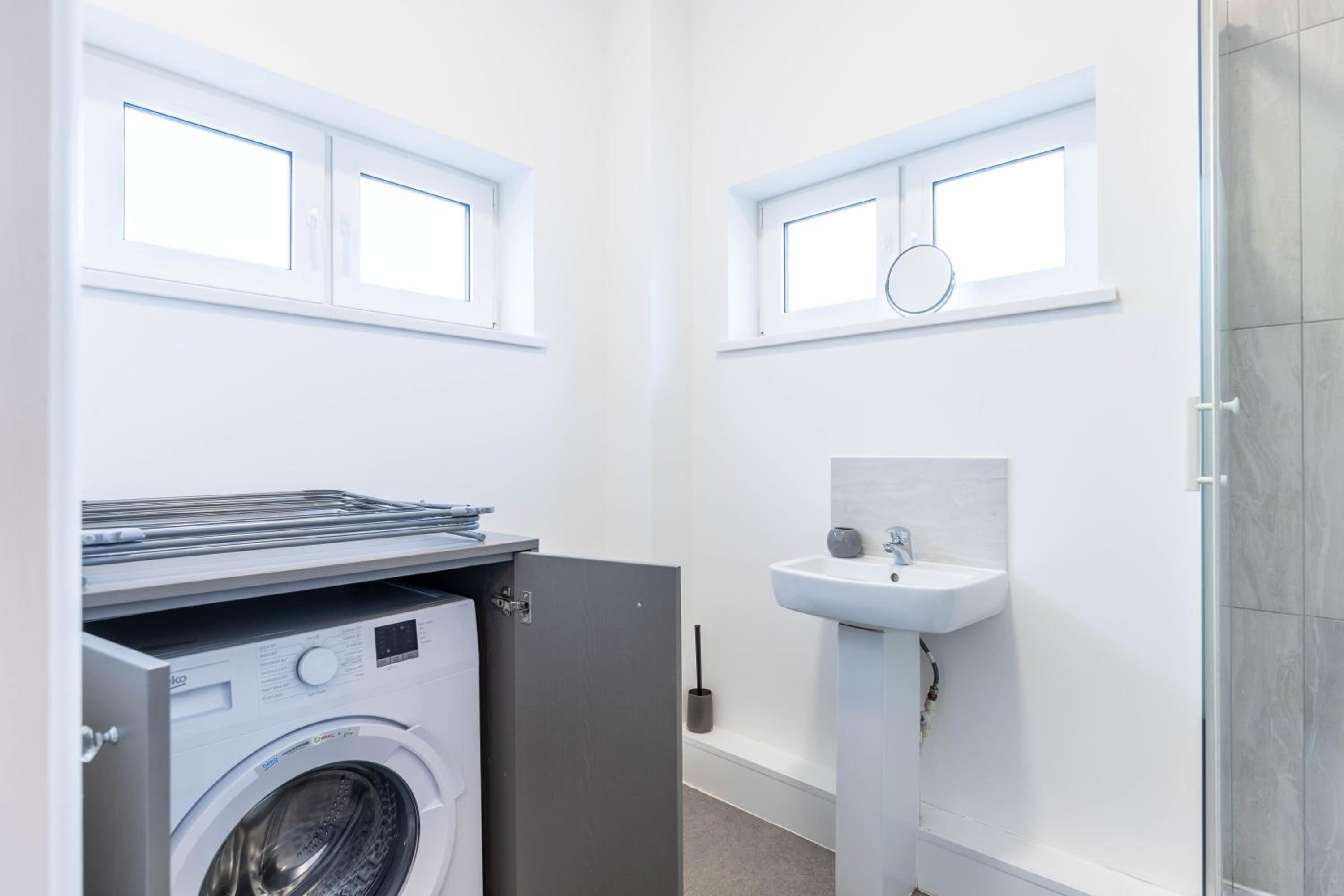The Eldern - Spacious, Netflix, free Parking, close to A1