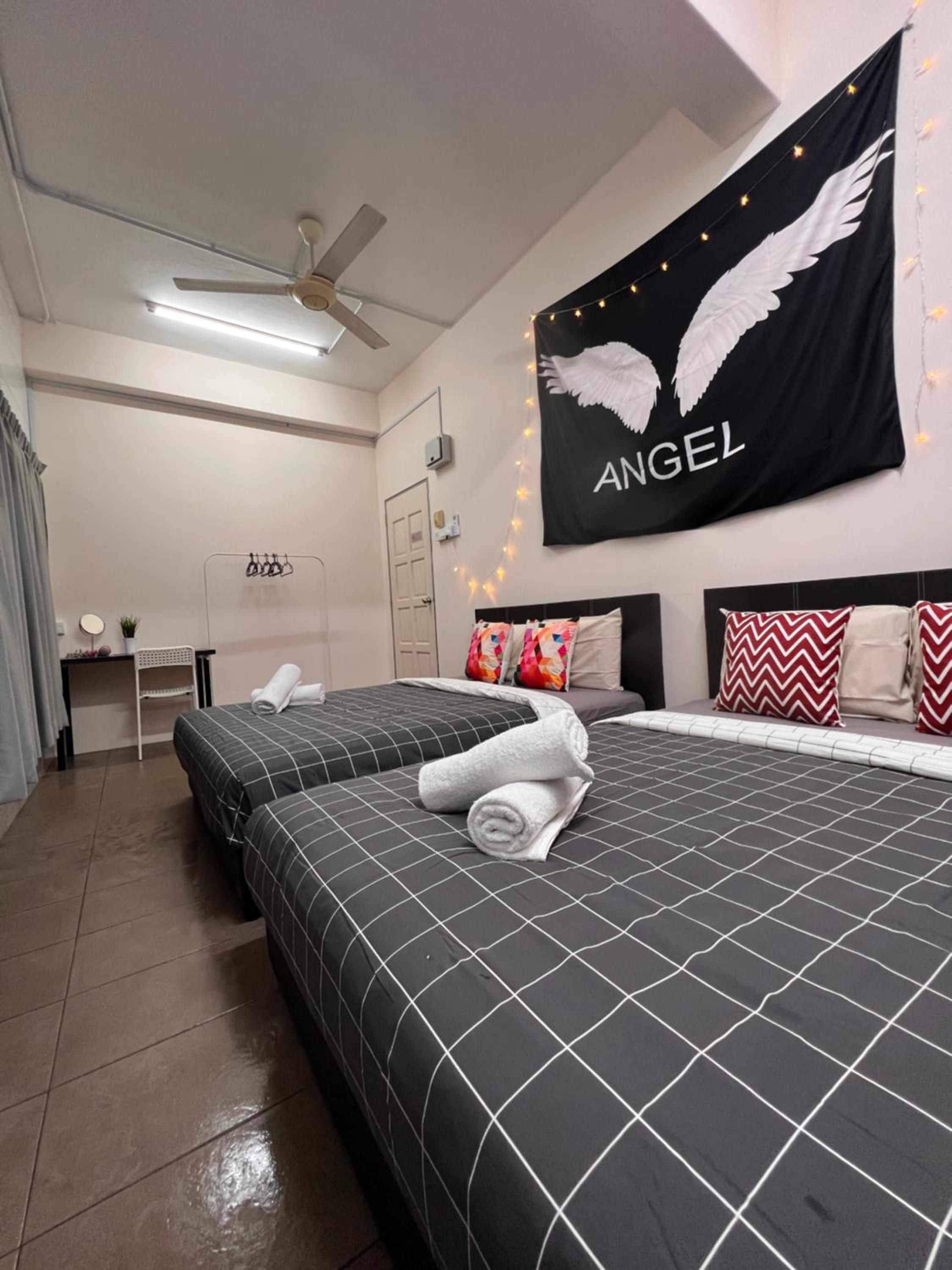 Room2#IG theme Bargainous#Shared Bathroom#4pax#2min Kek Lok Si photo 7