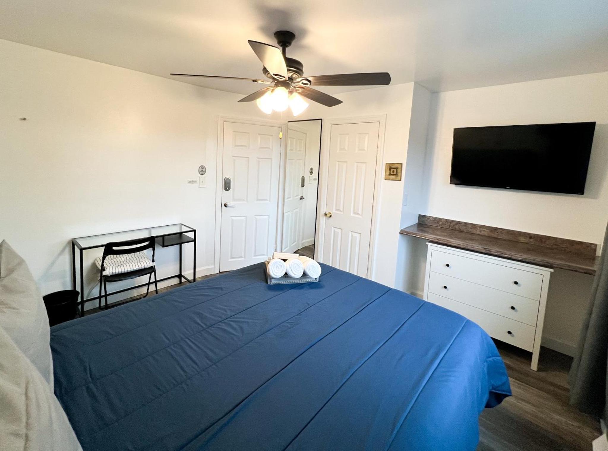 Sunny Queen bedroom feel like home!! view 2