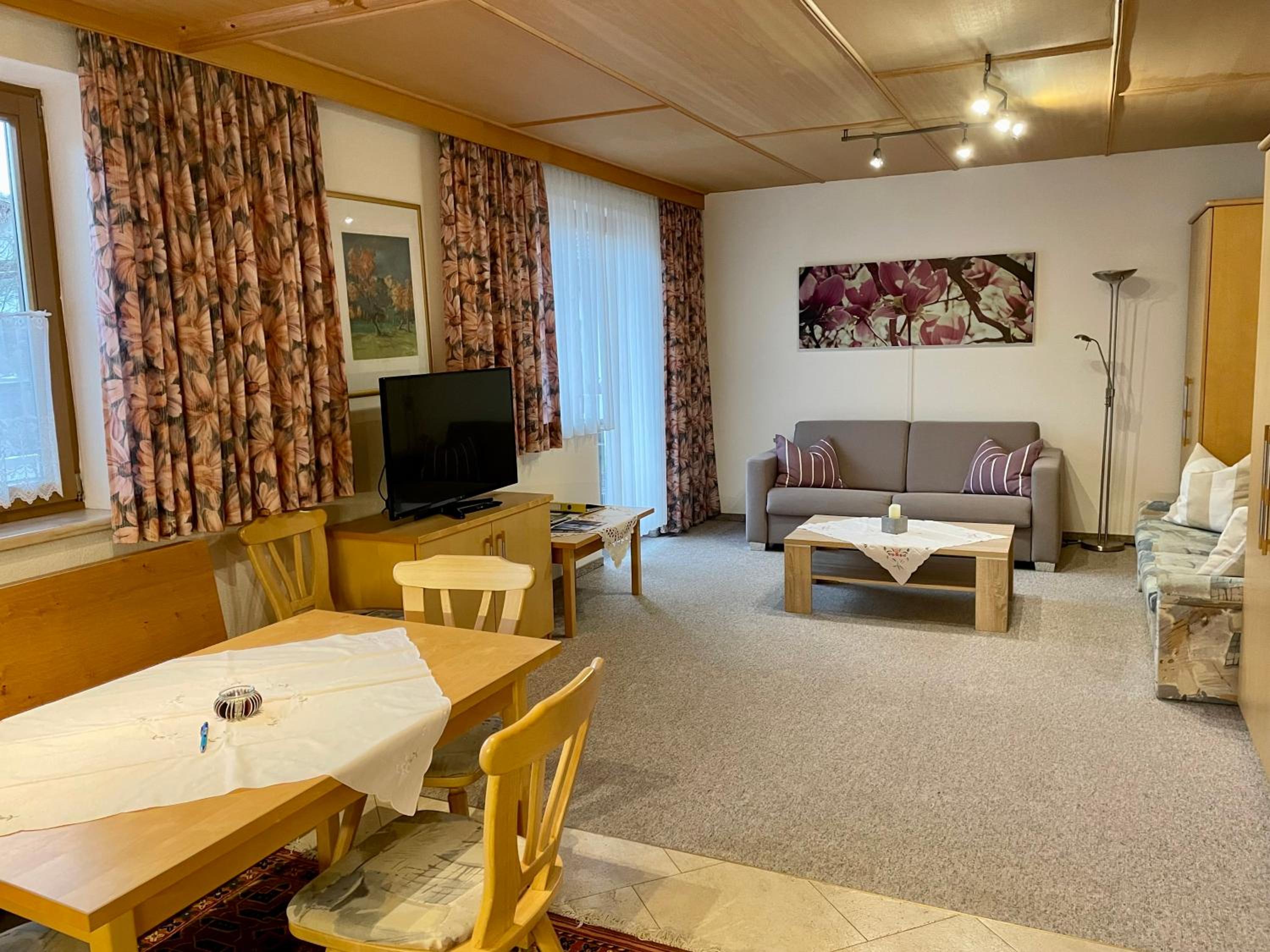 Martha's Alpine Apartment view 4