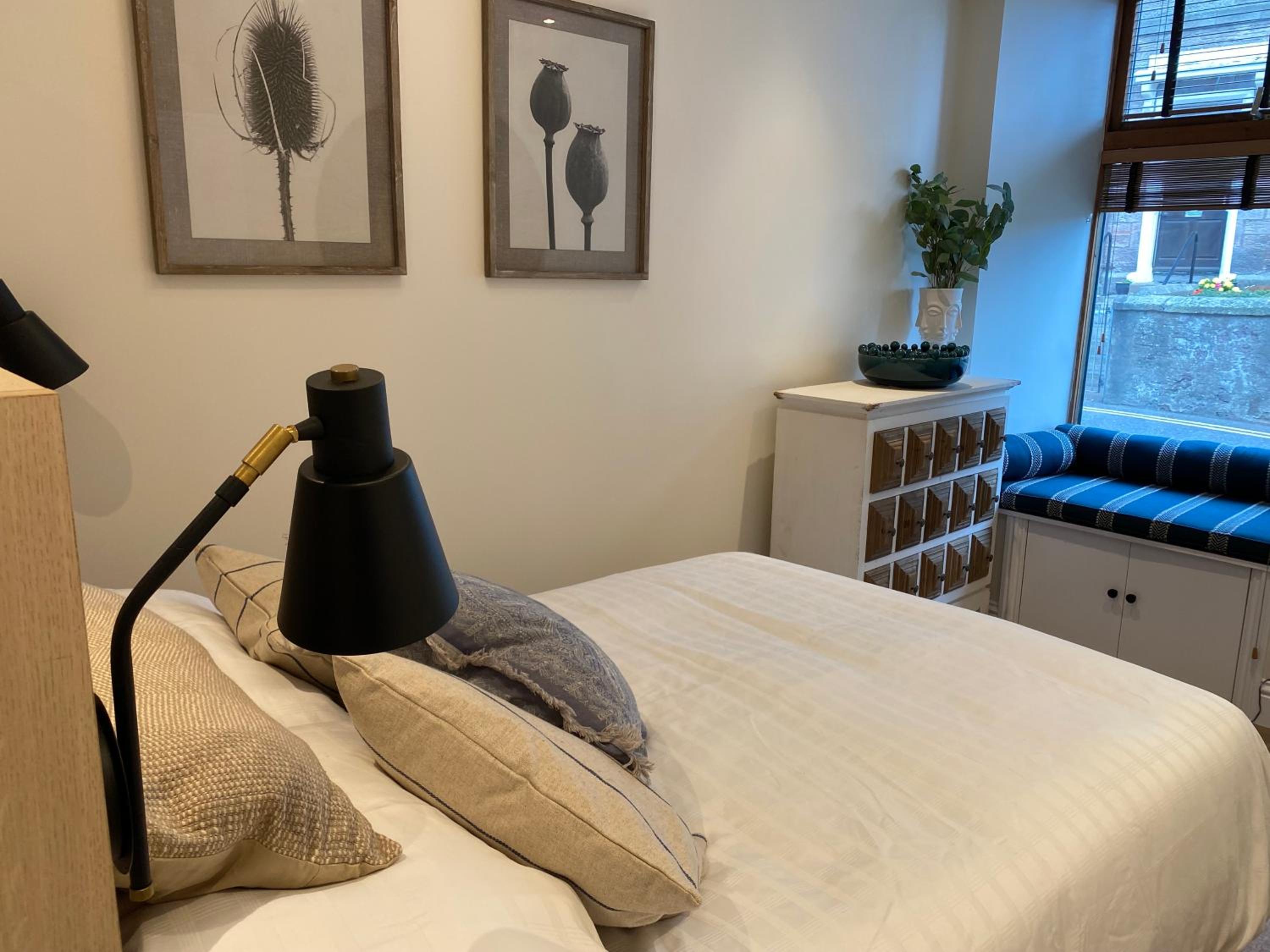 Ridley's Place modern one-bedroom seaside apartment
