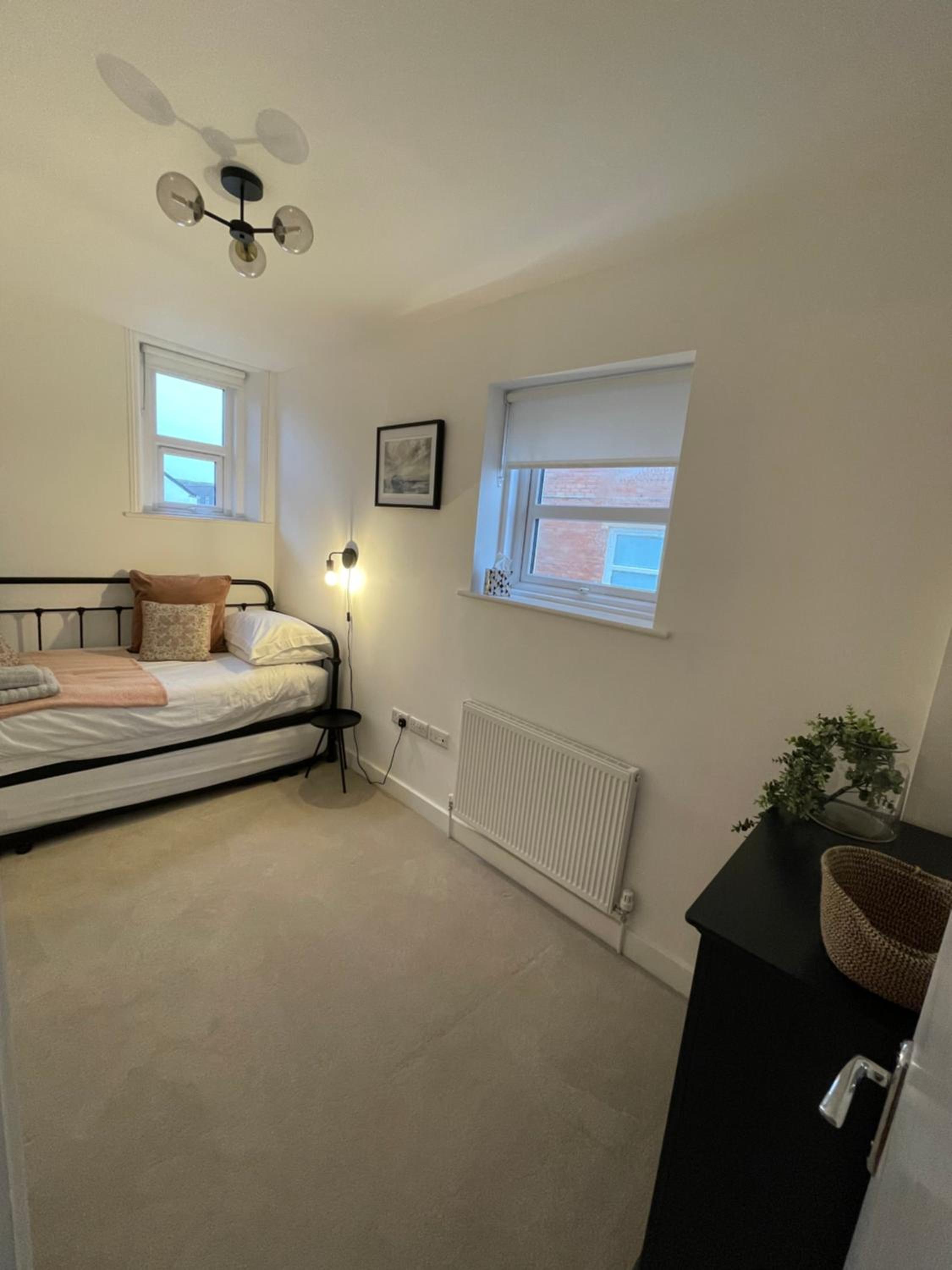 Seaview flat with balcony, spacious 2 bedroom view 3