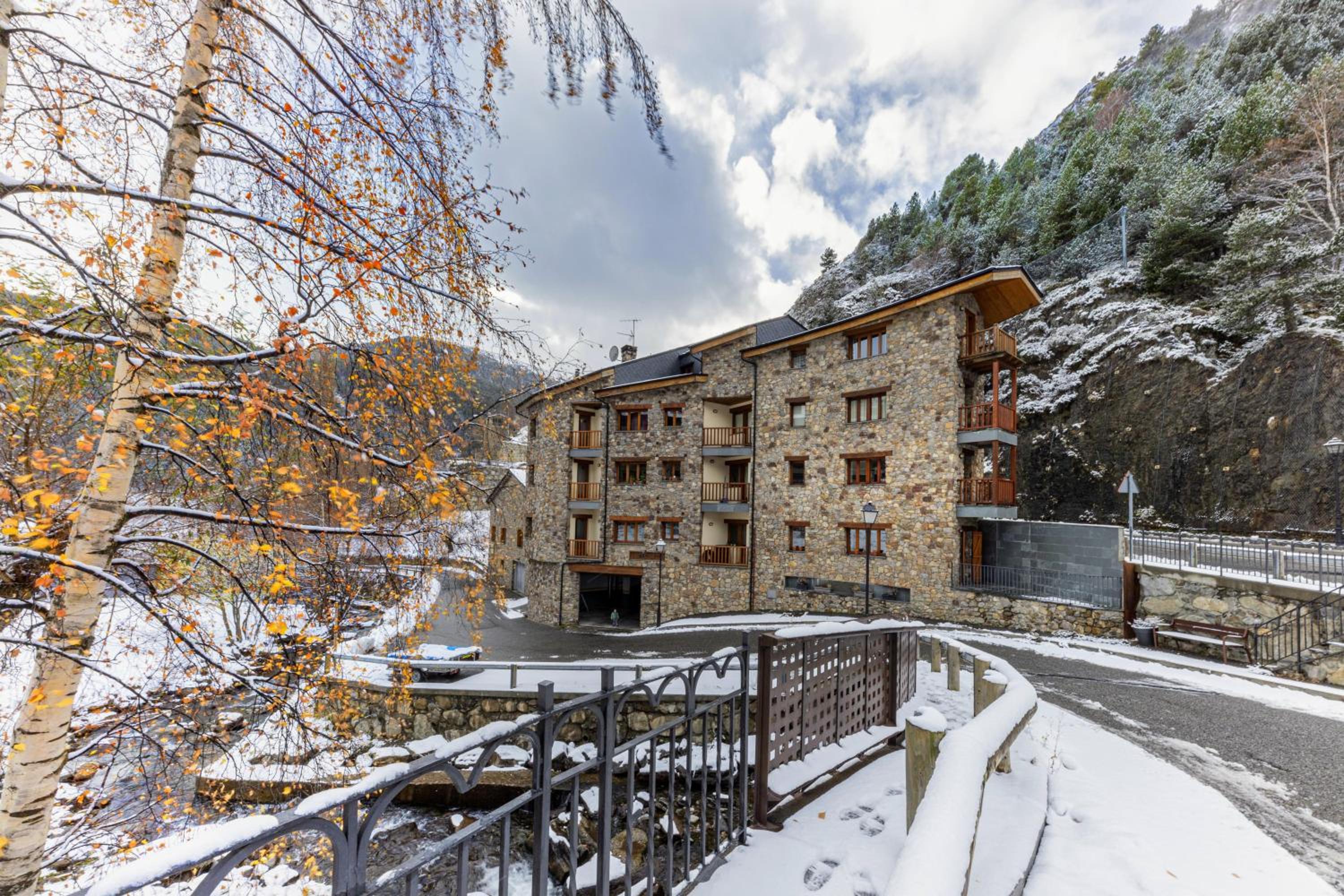 R Valle de Incles-Grandvalira FREE Parking