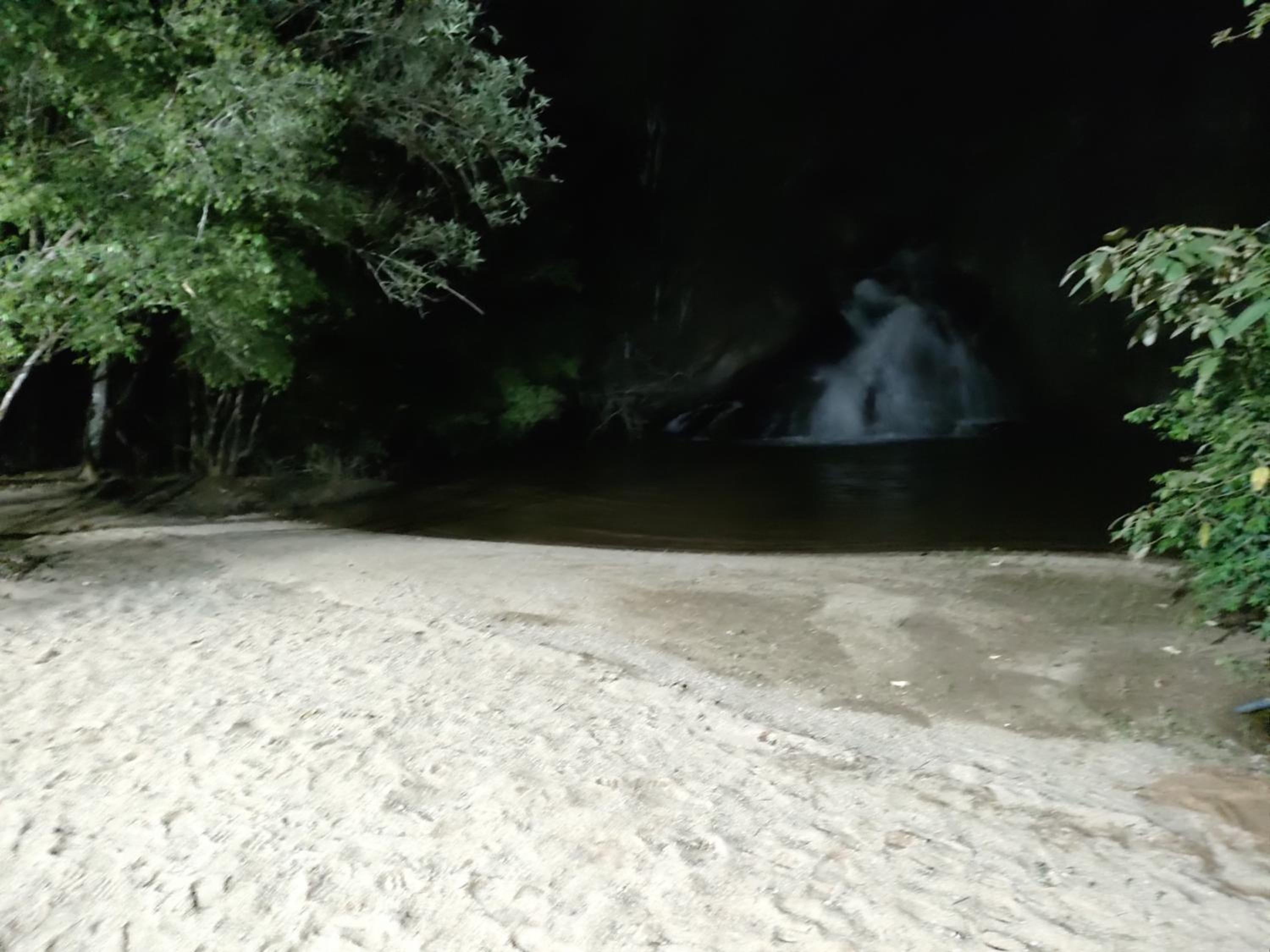 CASA DE CAMPO Banheira, Lareira e Cachoeira