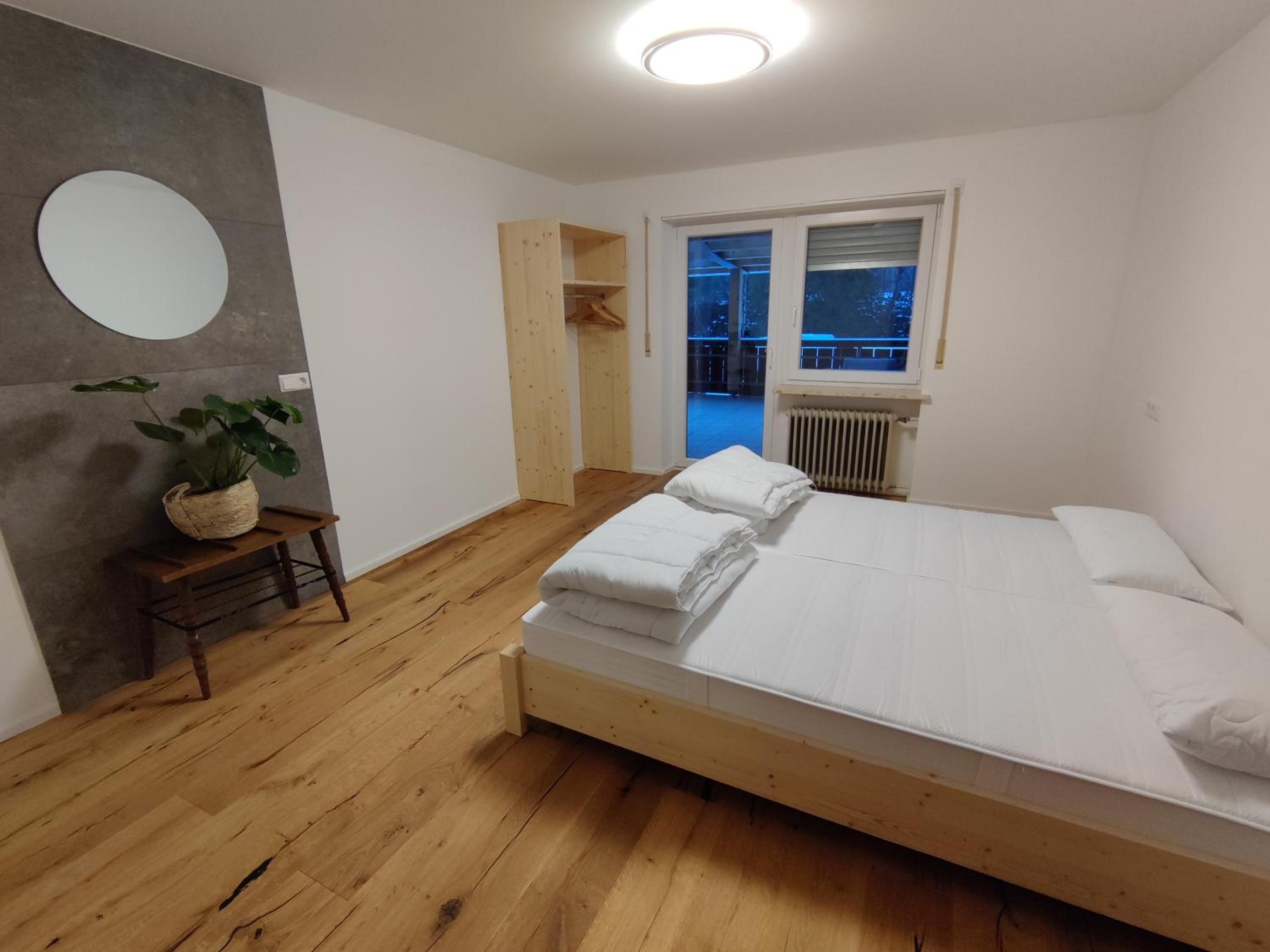 Zum Hüttenklaus - 12 Personen Gruppenunterkunft in den Bergen mit eigenem Badezuber