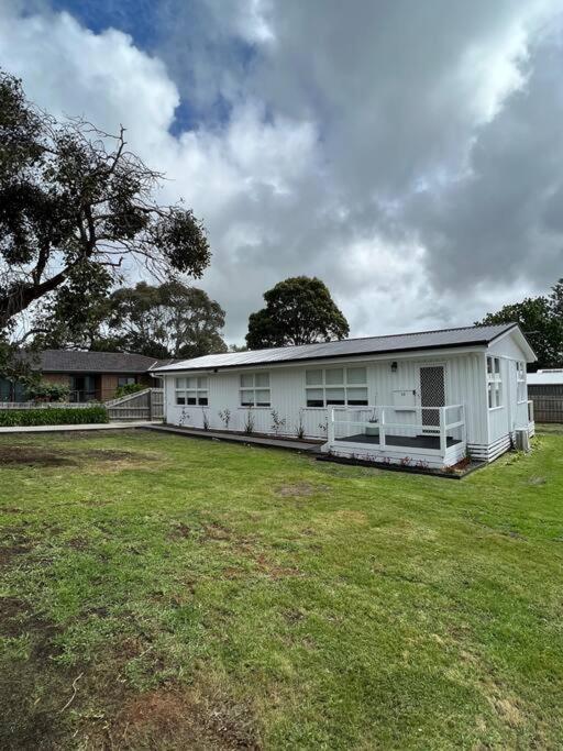 Pet friendly, Family home close to town