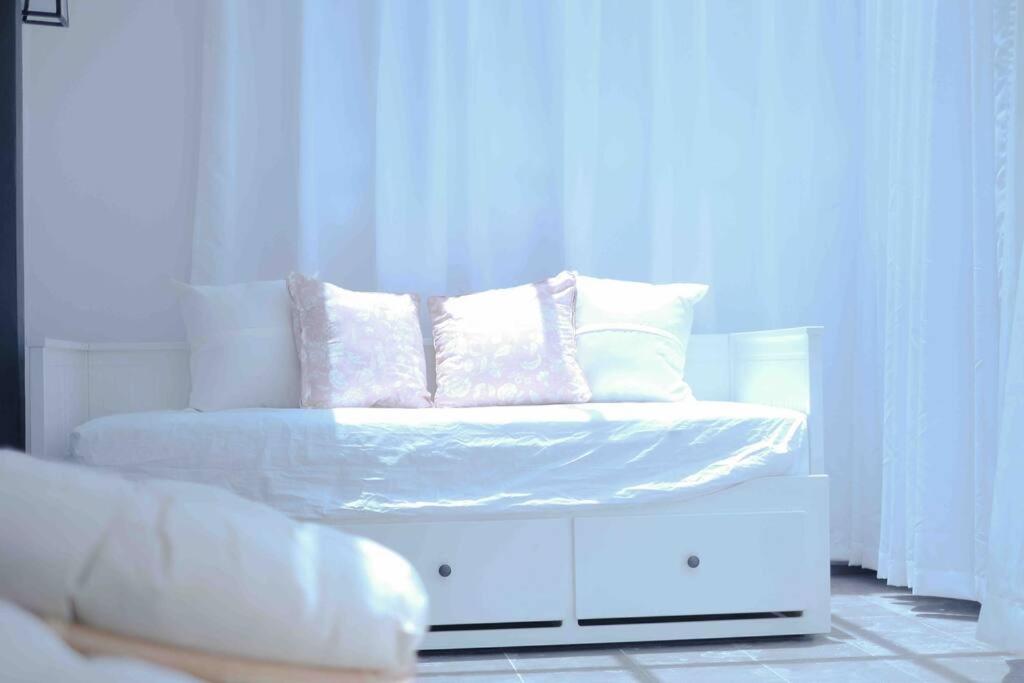 Comfy Sofy 23- Balcony Garden (Night market) view 2