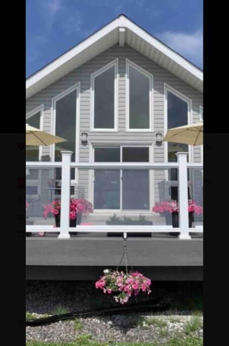 SouthLake Cottage on The Lake.