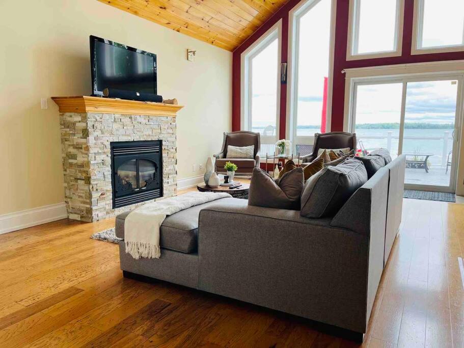 SouthLake Cottage on The Lake.
