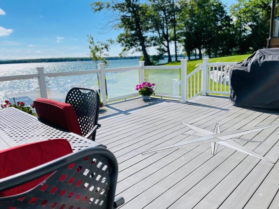 SouthLake Cottage on The Lake.