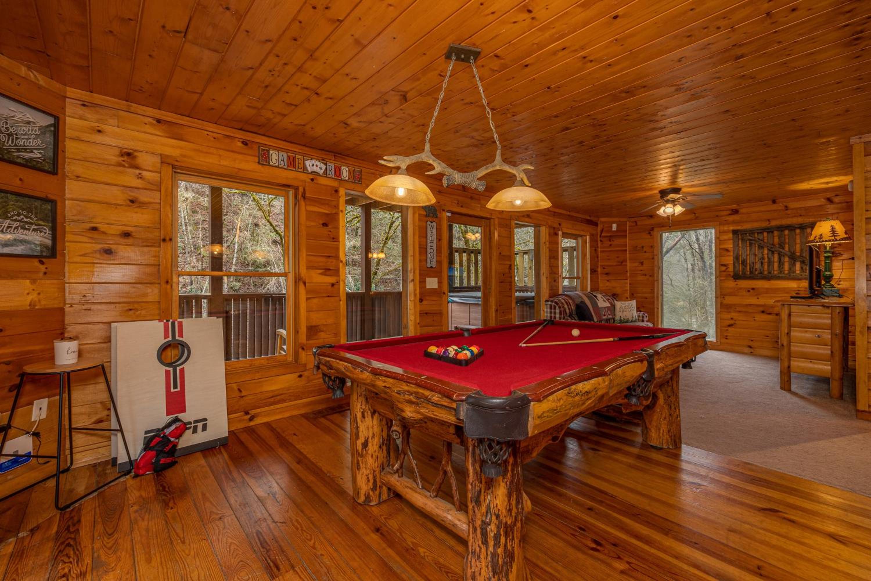 Creek, Pet Friendly, Spa, Arcade, Private, King Beds, Games, Easy Roads view 4
