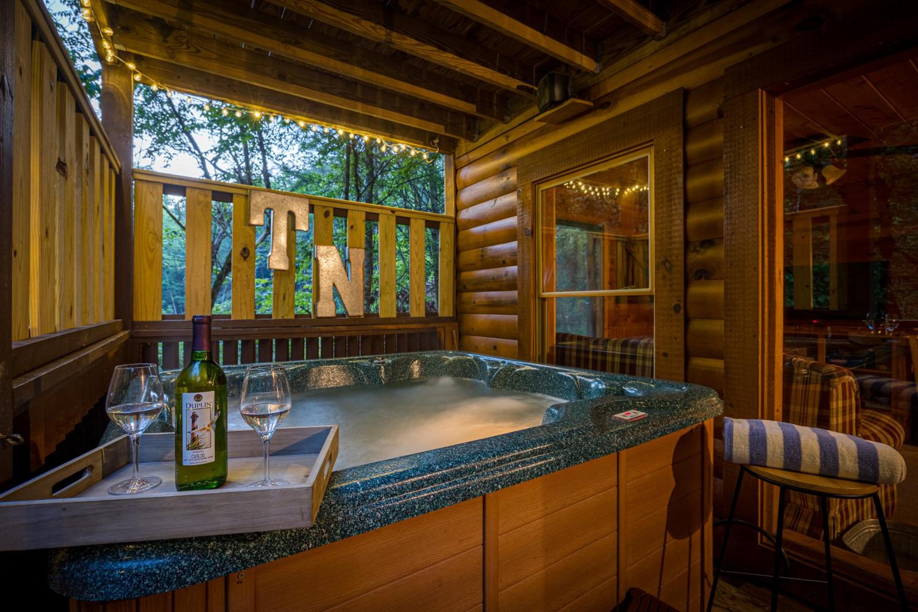 Creek, Pet Friendly, Spa, Arcade, Private, King Beds, Games, Easy Roads view 5