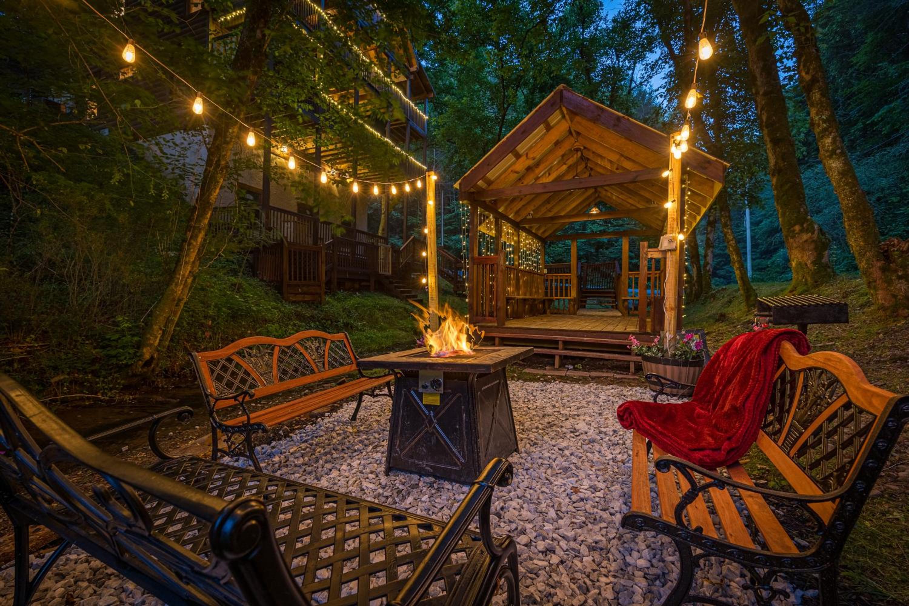 Creek, Pet Friendly, Spa, Arcade, Private, King Beds, Games, Easy Roads view 2