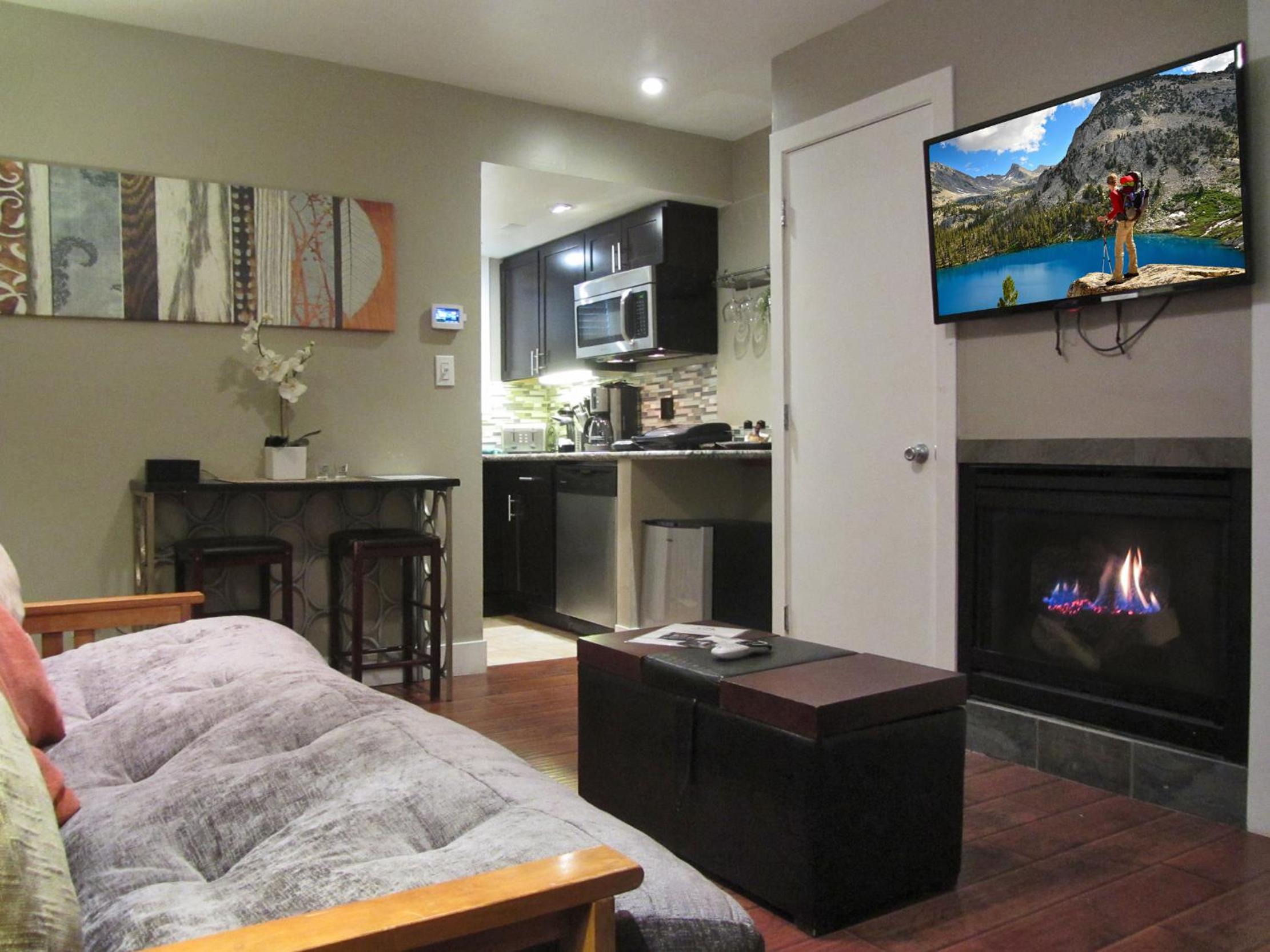 Gondola Lodge with 5-dollar Beach Voucher