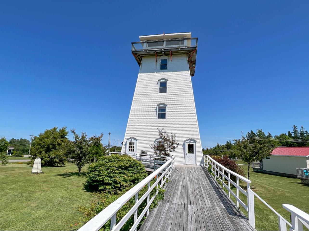 Baywatch Lighthouse Cottages & Motel