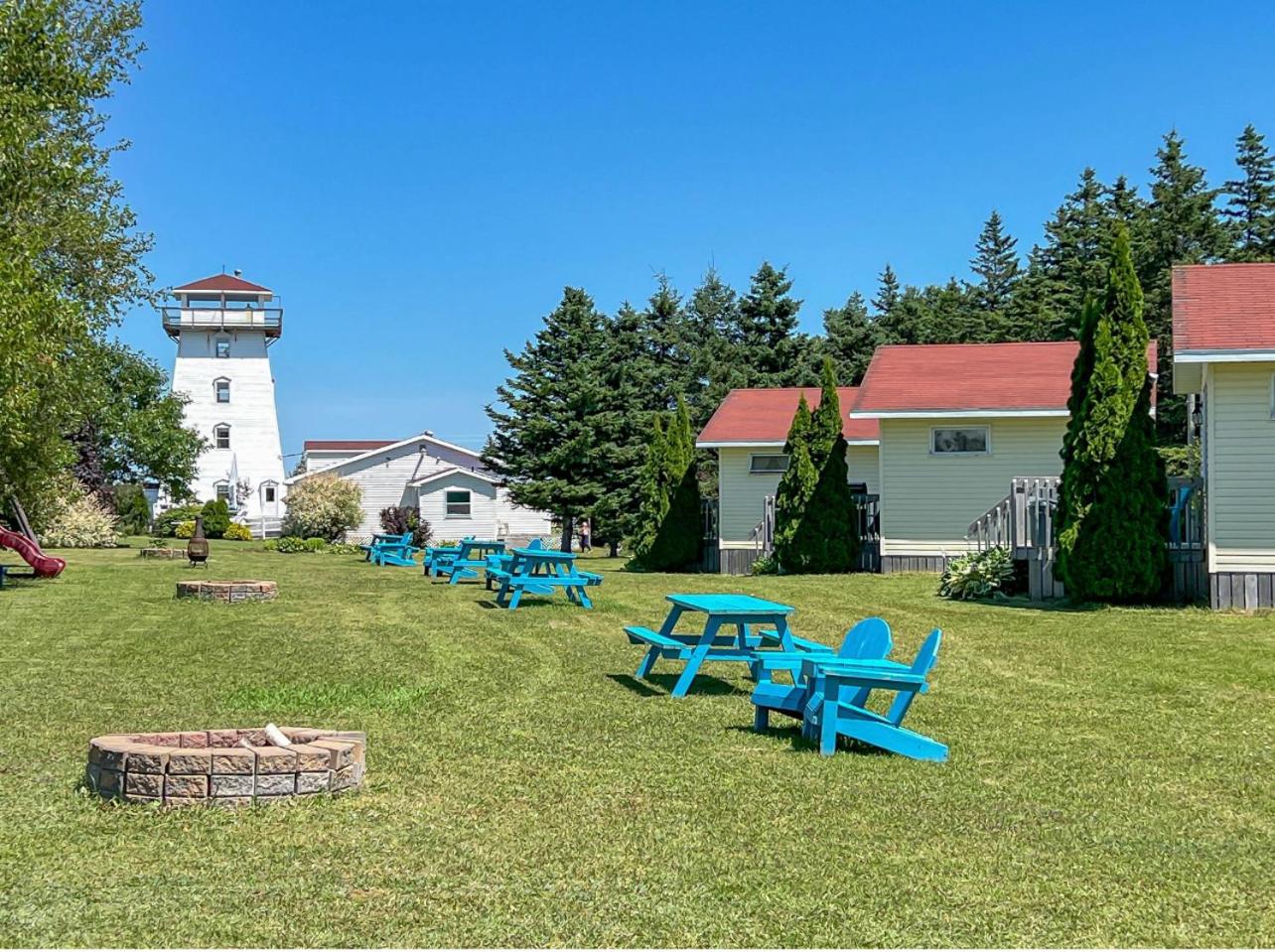 Baywatch Lighthouse Cottages & Motel