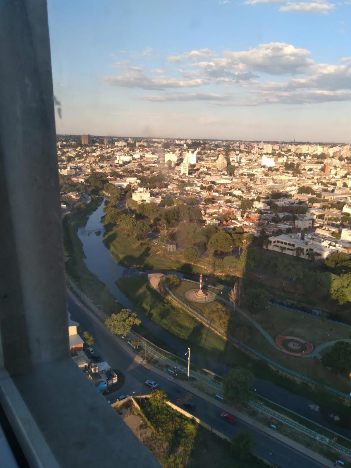 Costanera 3 dormitorios 2 cocheras estamos a 800 metros del centro