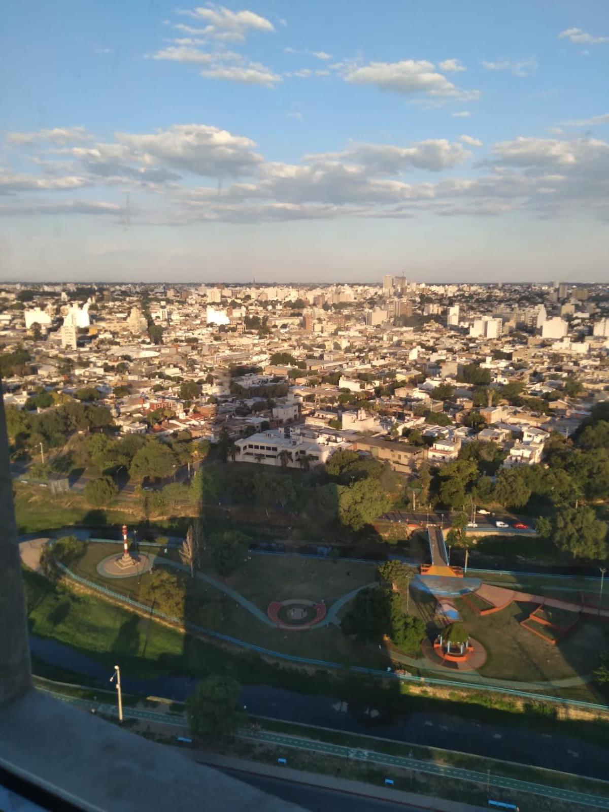 Costanera 3 dormitorios 2 cocheras estamos a 800 metros del centro