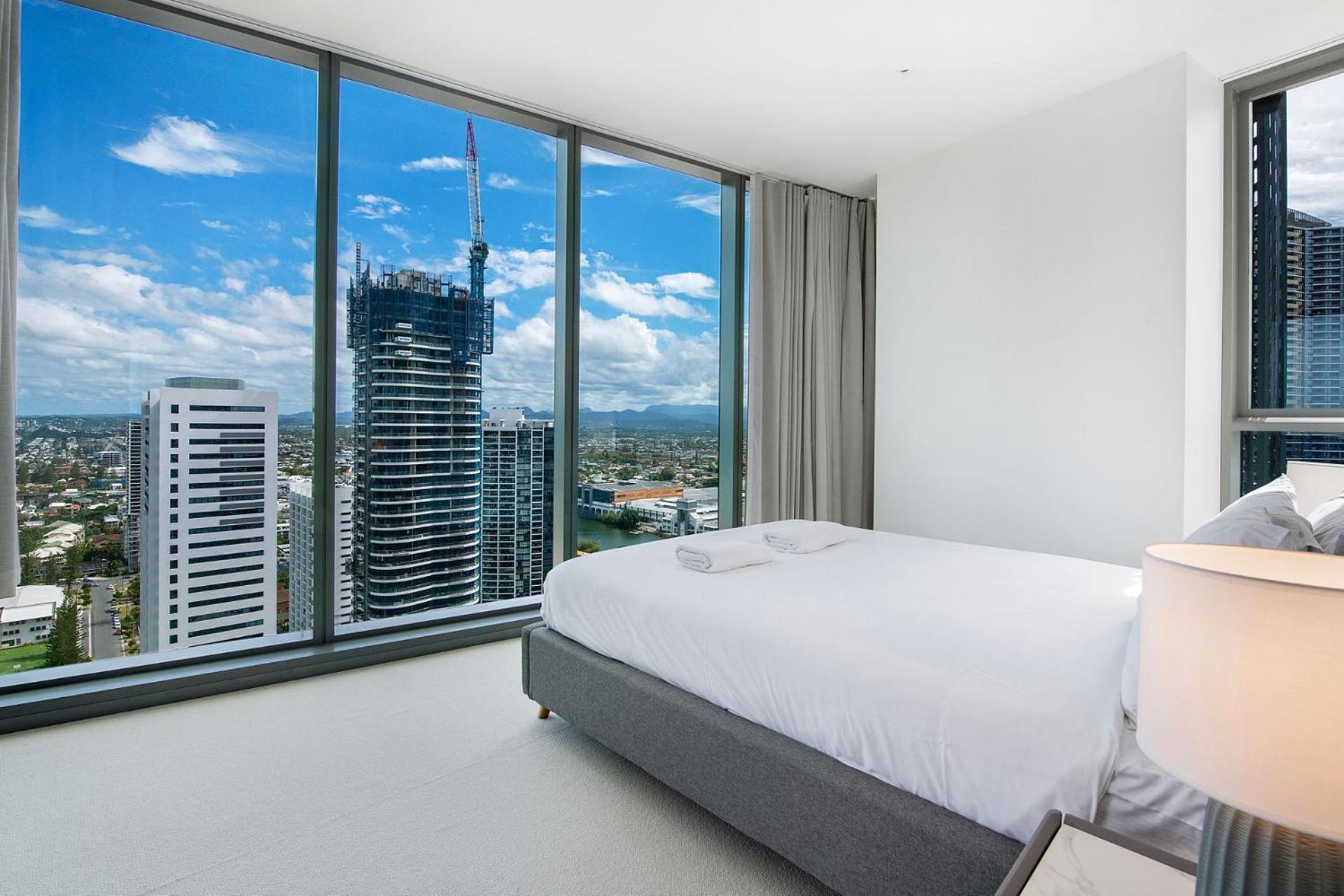 Signature Broadbeach Ocean Views Apartment - CoastHM