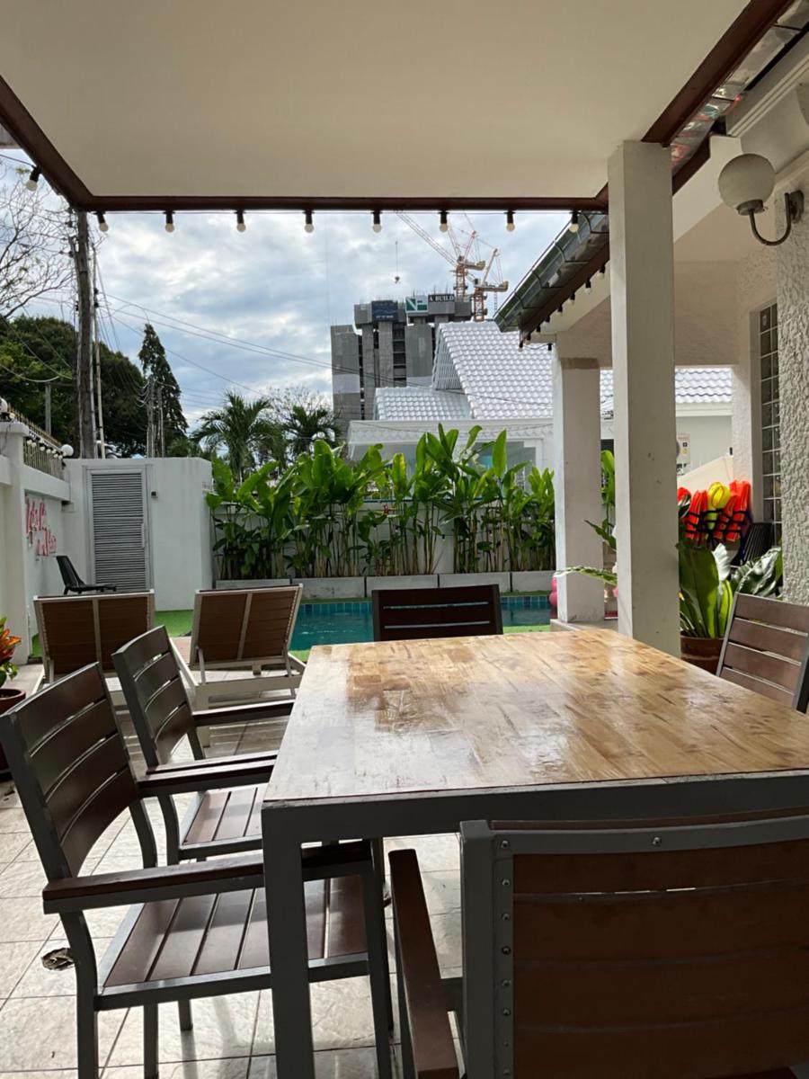 Naklua Pool Villa by Pattaya Sunny Rentals view 2