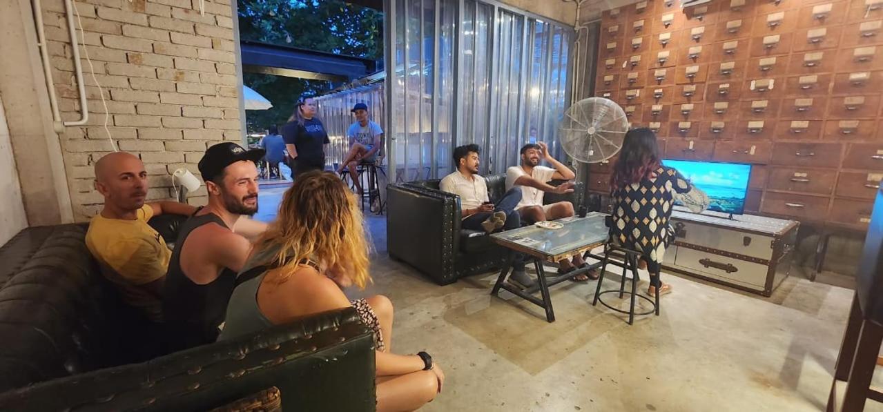Chinatown Hostel by Mingle - Rooftop Private Jacuzzi with Bar