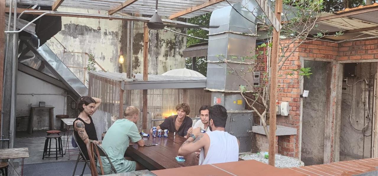 Chinatown Hostel by Mingle - Rooftop Private Jacuzzi with Bar