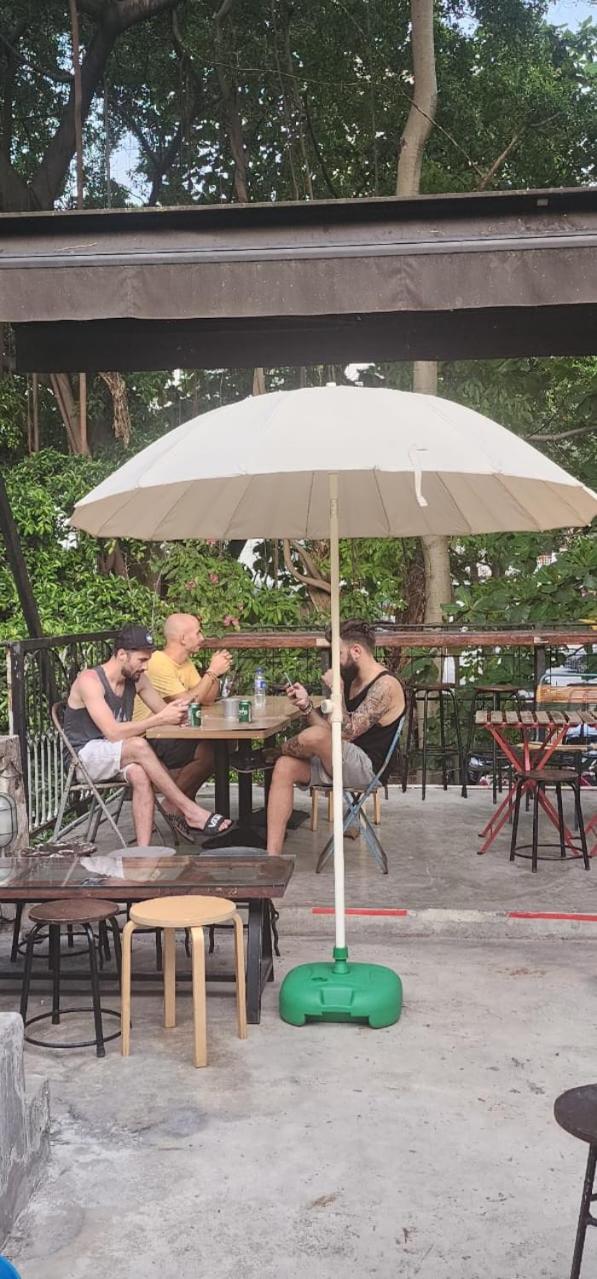 Chinatown Hostel by Mingle - Rooftop Private Jacuzzi with Bar