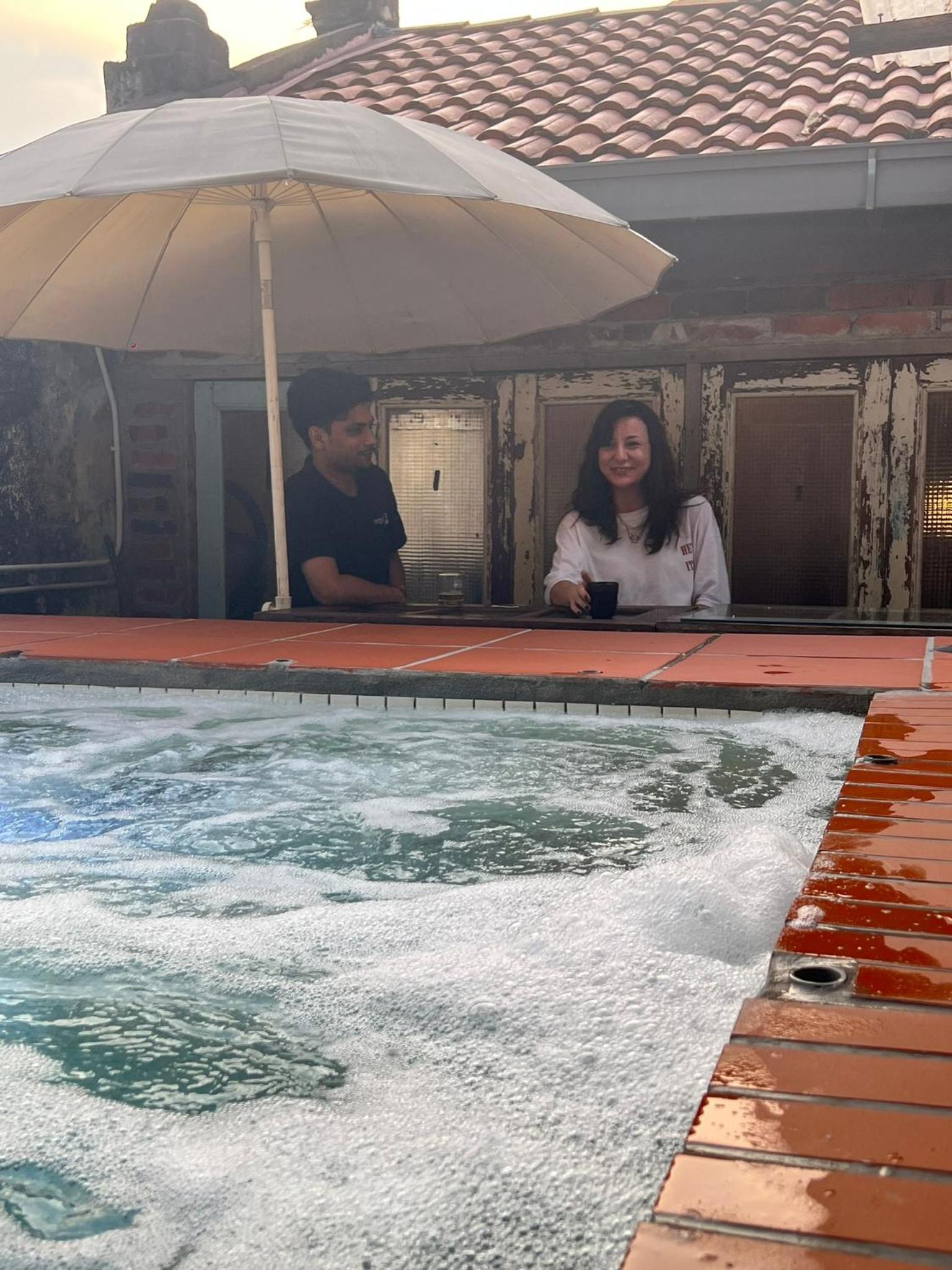 Chinatown Hostel by Mingle - Rooftop Private Jacuzzi with Bar