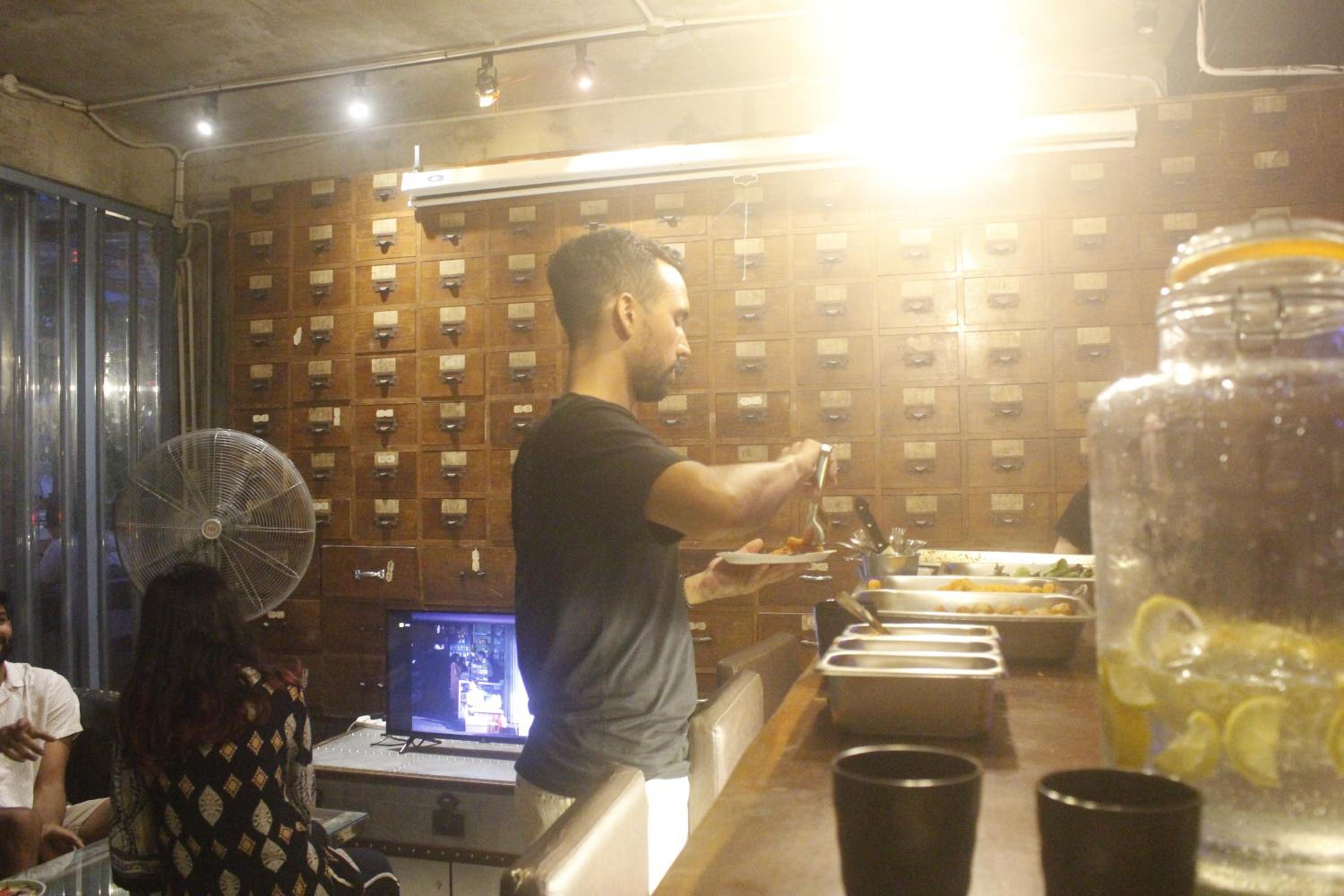 Chinatown Hostel by Mingle - Rooftop Private Jacuzzi with Bar