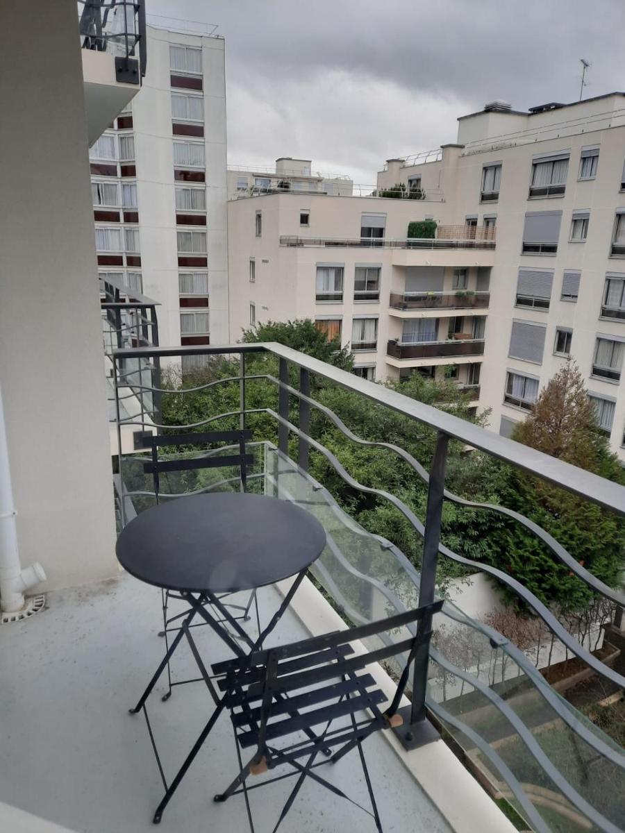 Studio With Balcony In Issy Les Moulineaux view 4