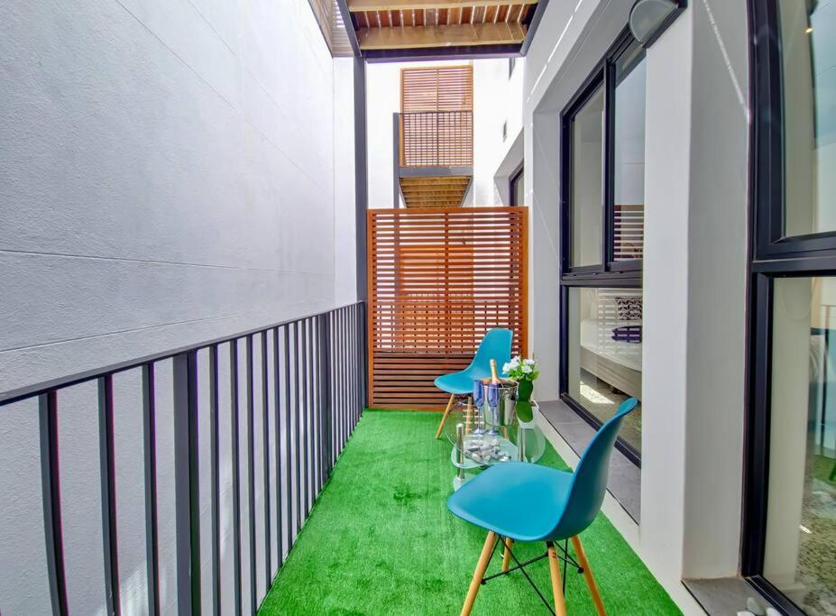Gorgeous, secure, brand new, stylish- central-Pool