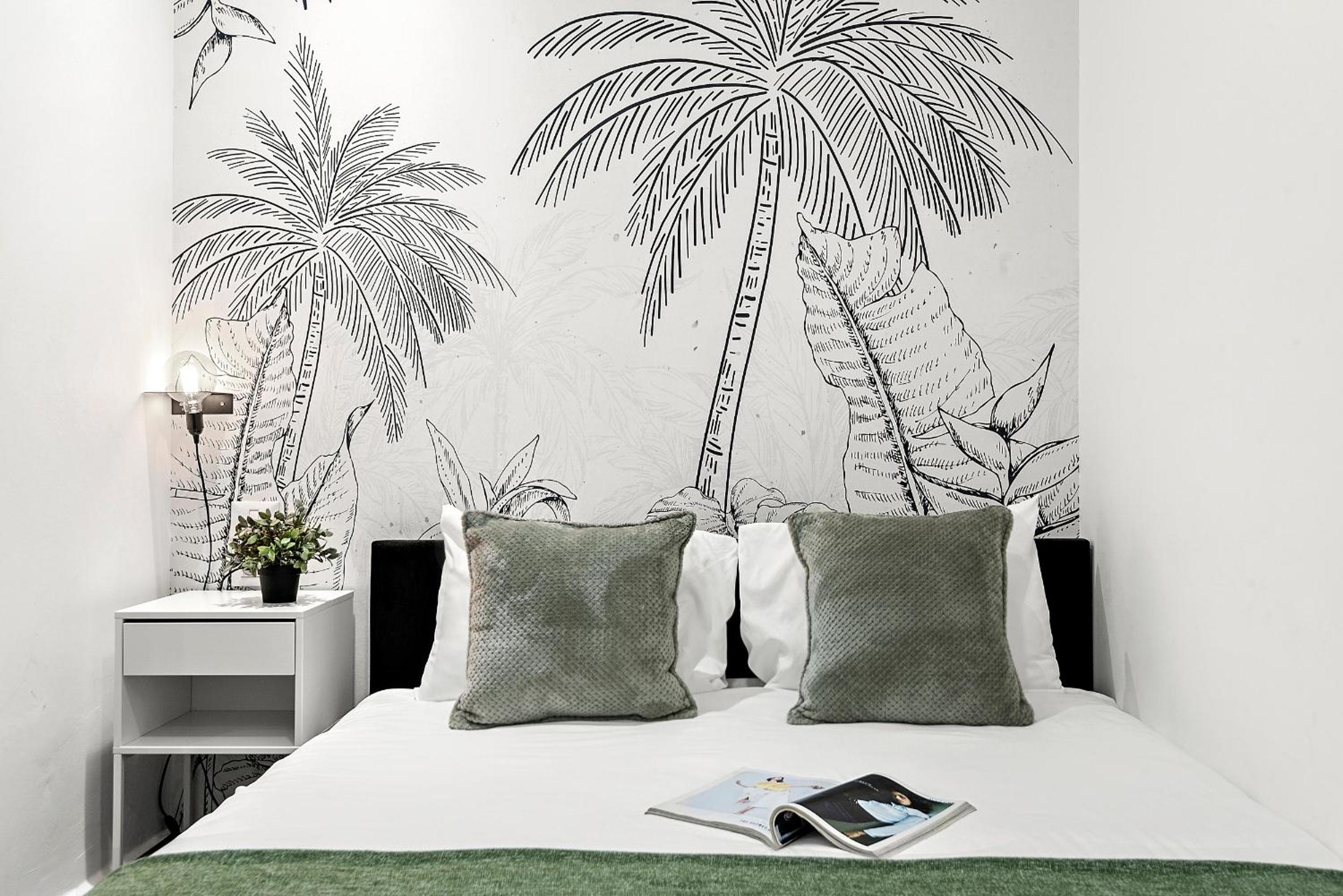Fresh new place, central w Bomb Shelter right next to the beach M3 view 5