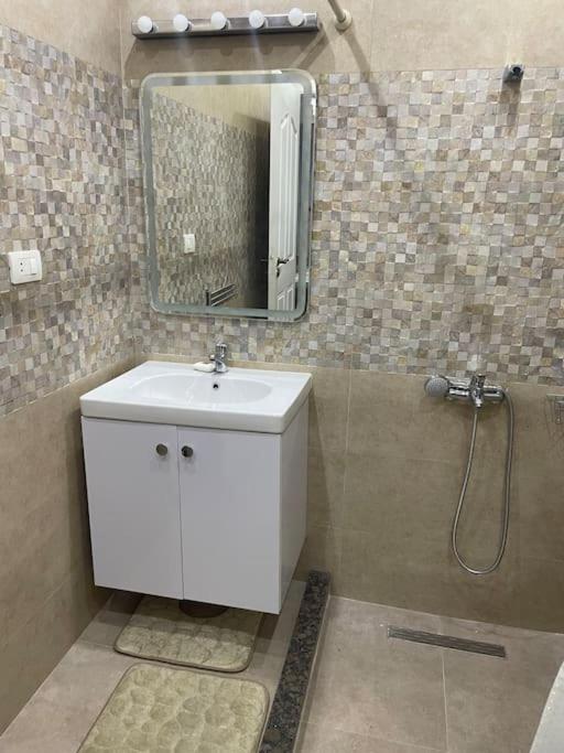 Lovely 3 bedroom ground floor flat. Private garden