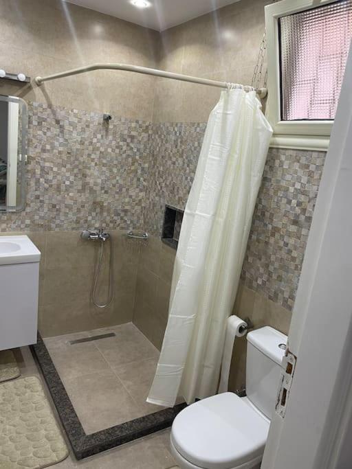Lovely 3 bedroom ground floor flat. Private garden