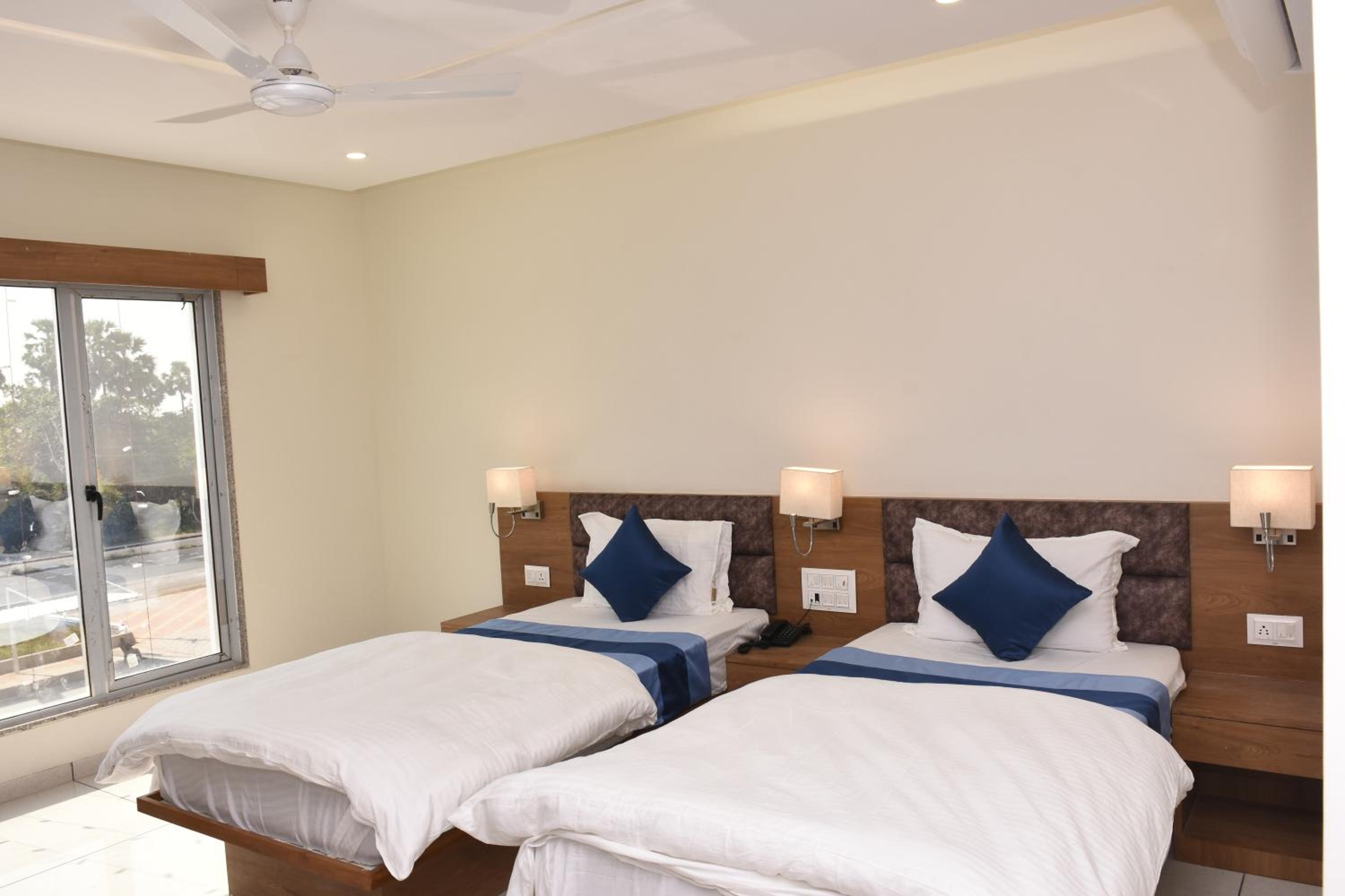 HOTEL GOLDEN PALACE & ROOMS view 3