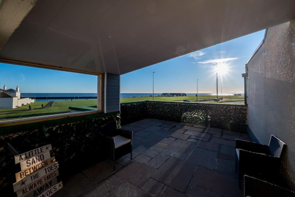 Sea View Luxury Apartment 3 bedrooms Free Parking - By Coast Apartments view 3