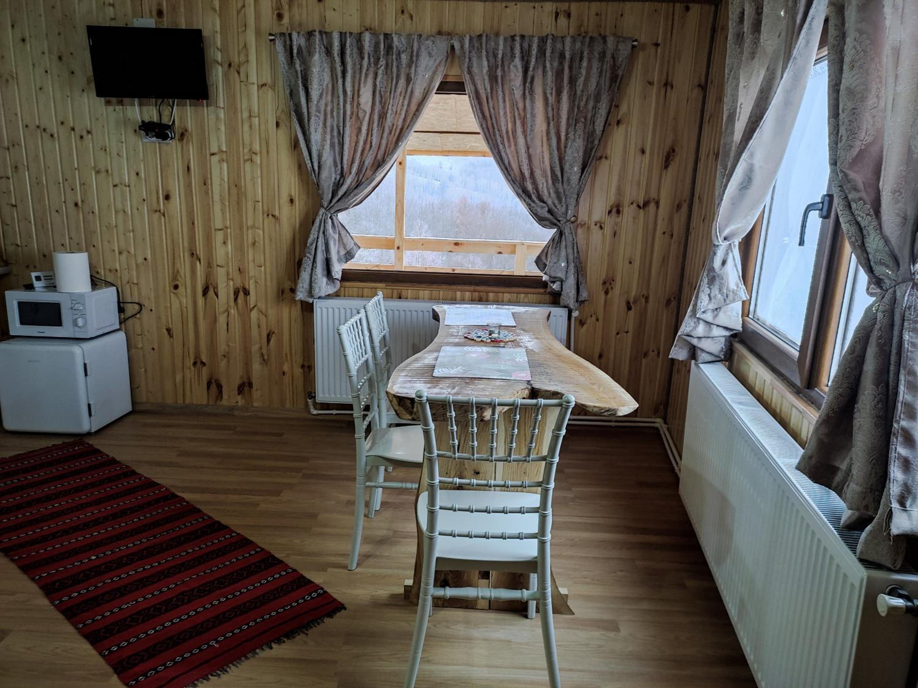 Cabana doi mesteceni