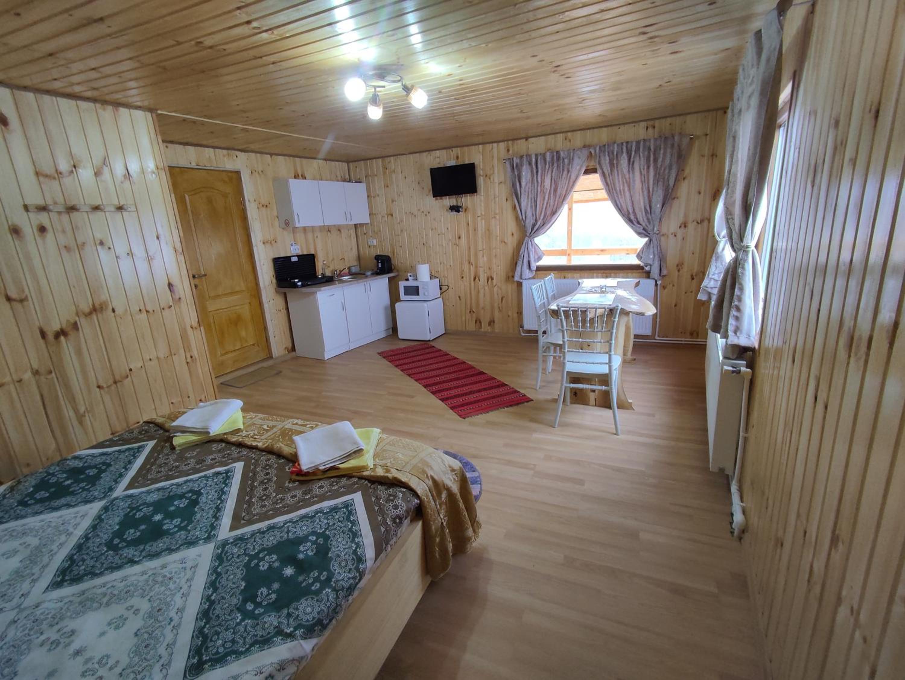 Cabana doi mesteceni