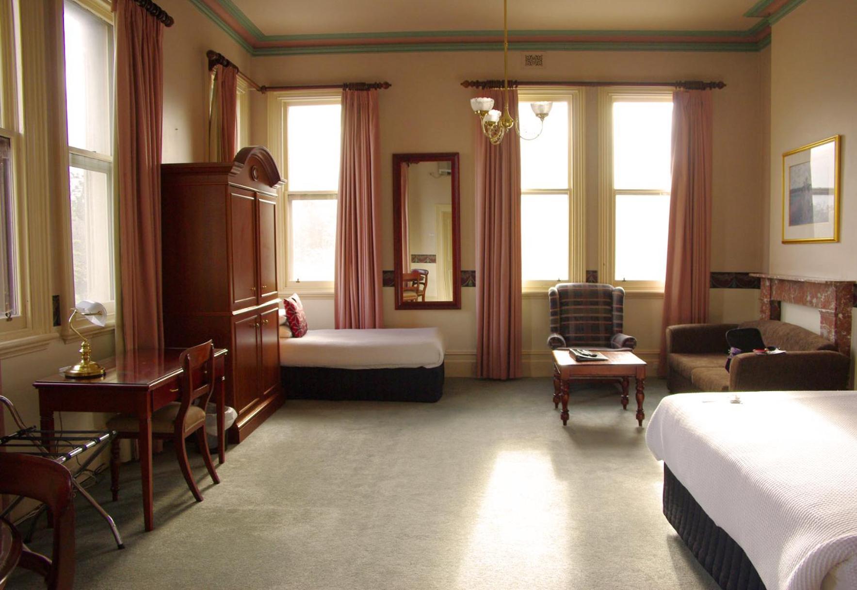 Bendigo Vacations - The Hotel Shamrock - Property Image 8