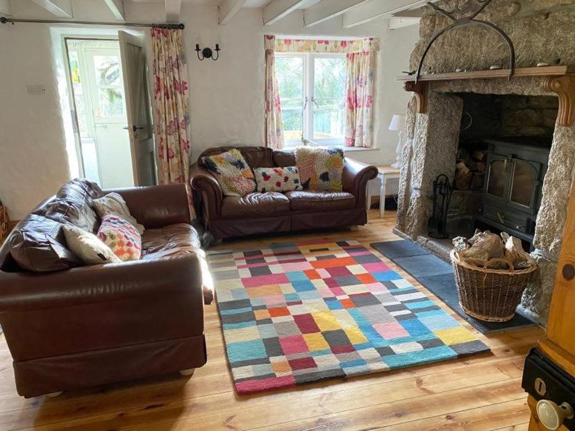 Dog friendly cottage with woodland & lake view 5