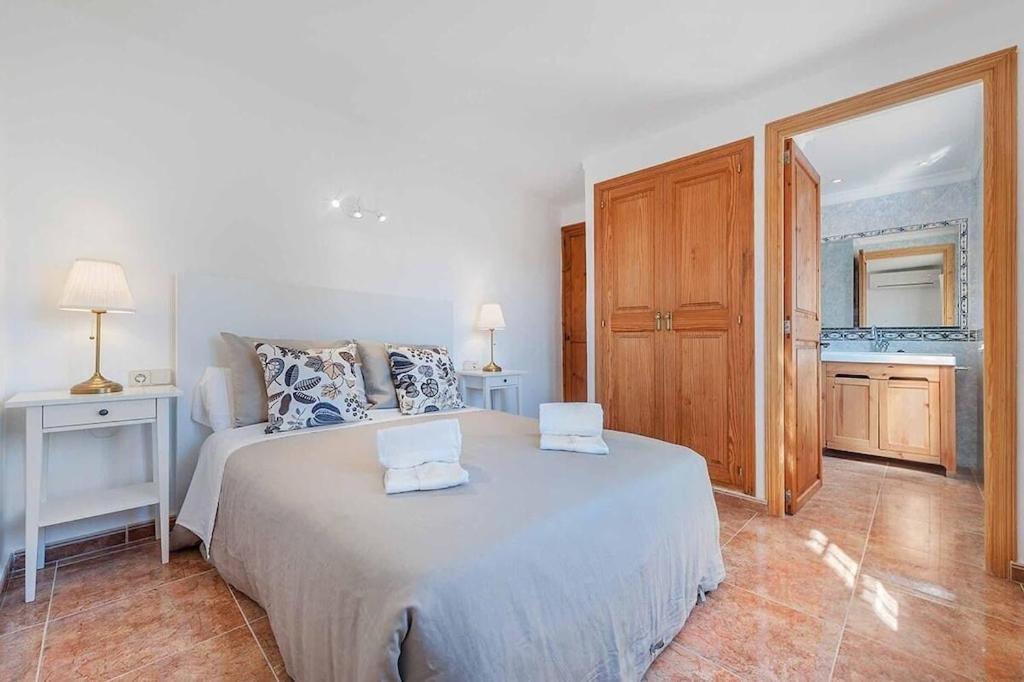 6 bedroom villa a very short to Port Pollensa by Renthousing view 2