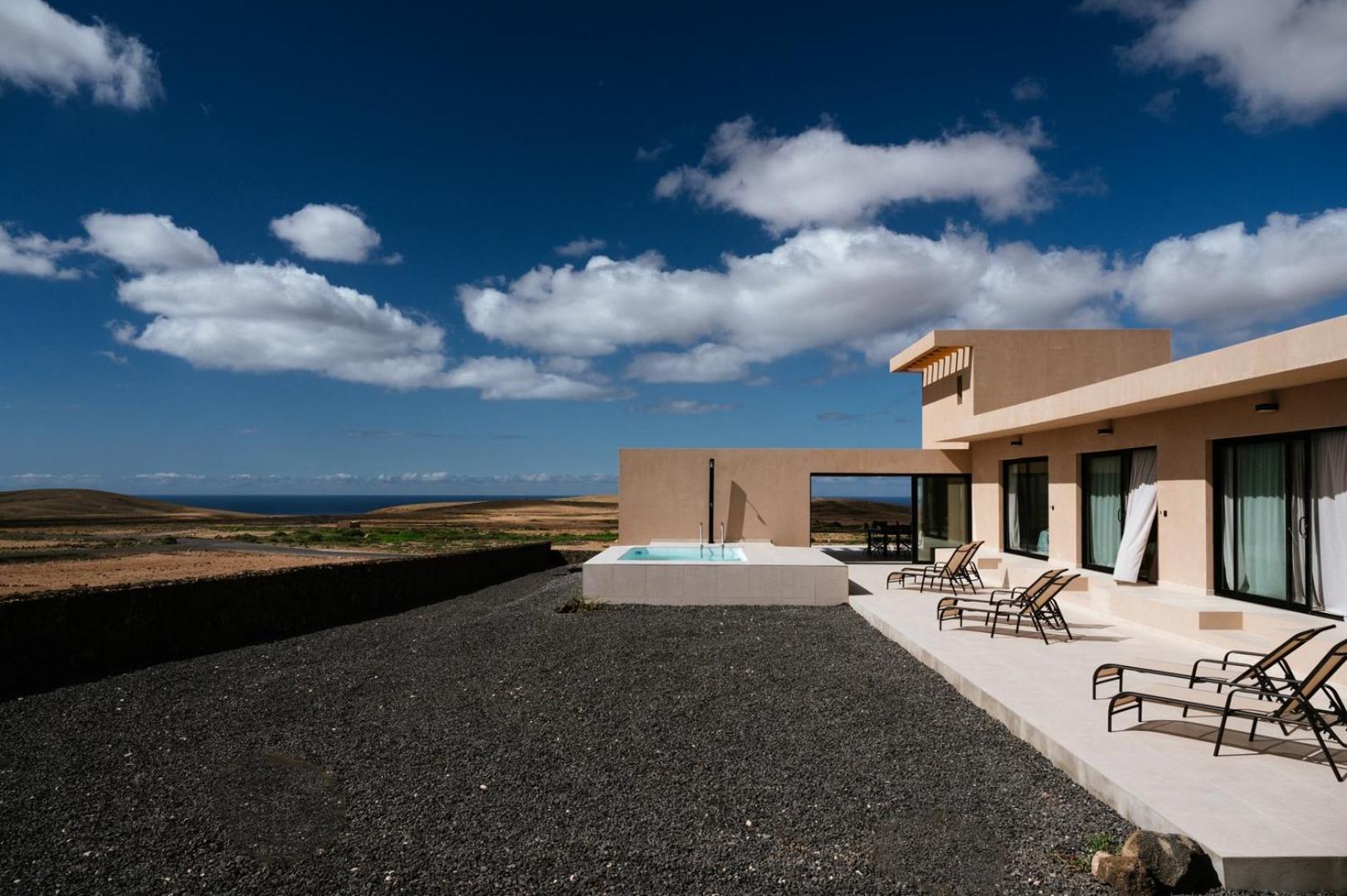 Essea Living Tindaya with heated pool
