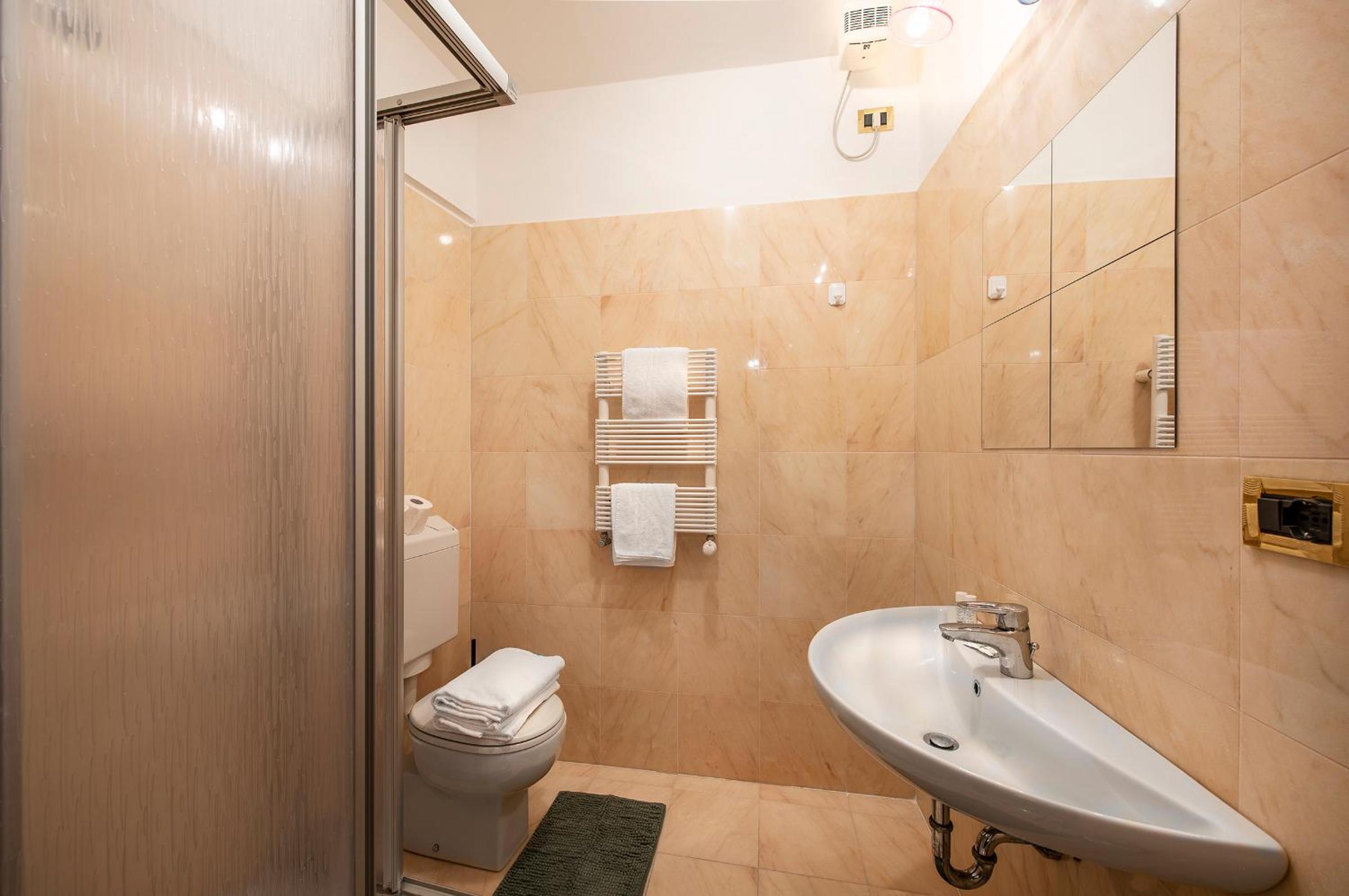 Anzolo Palace - Rooms & Apartments