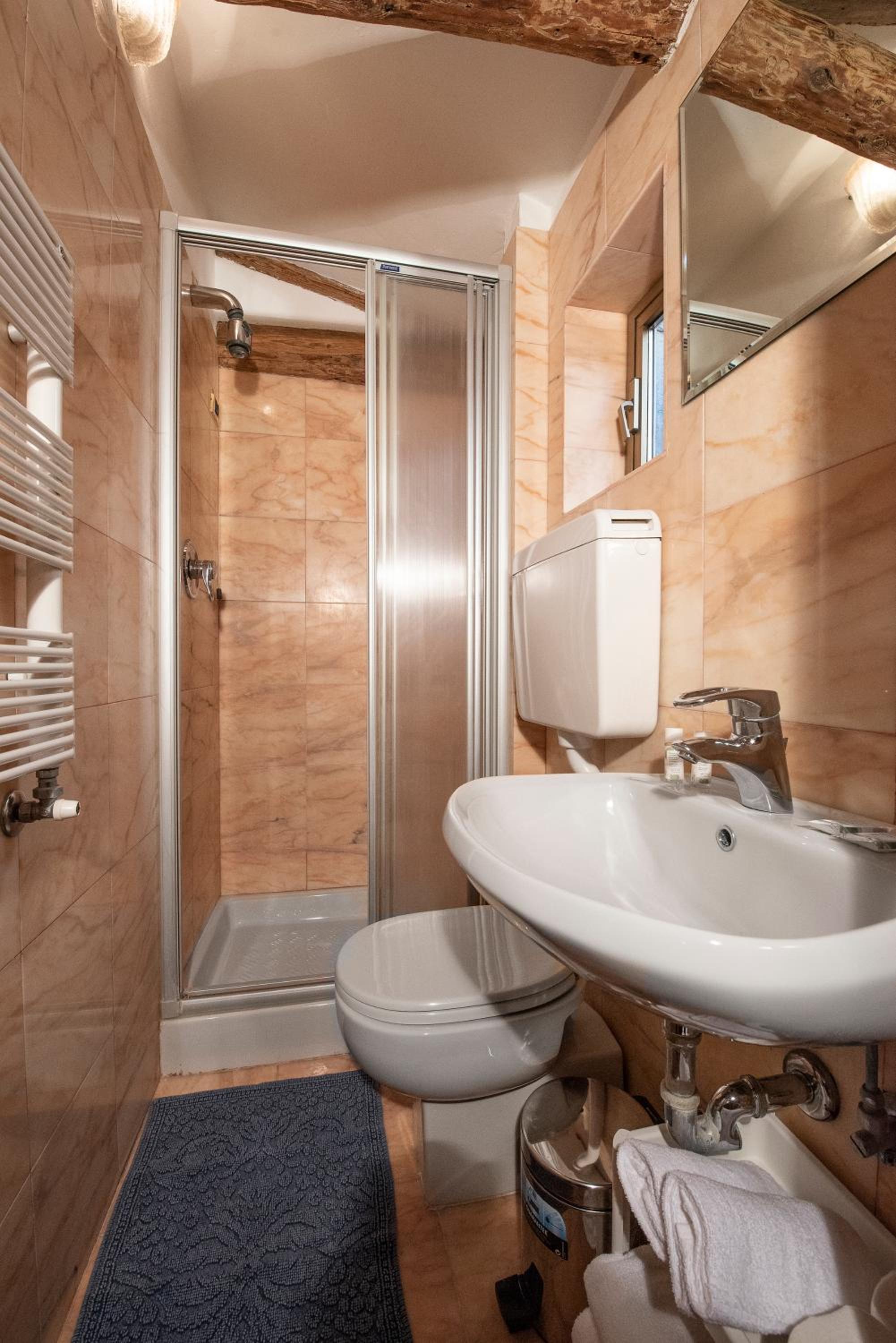 Anzolo Palace - Rooms & Apartments
