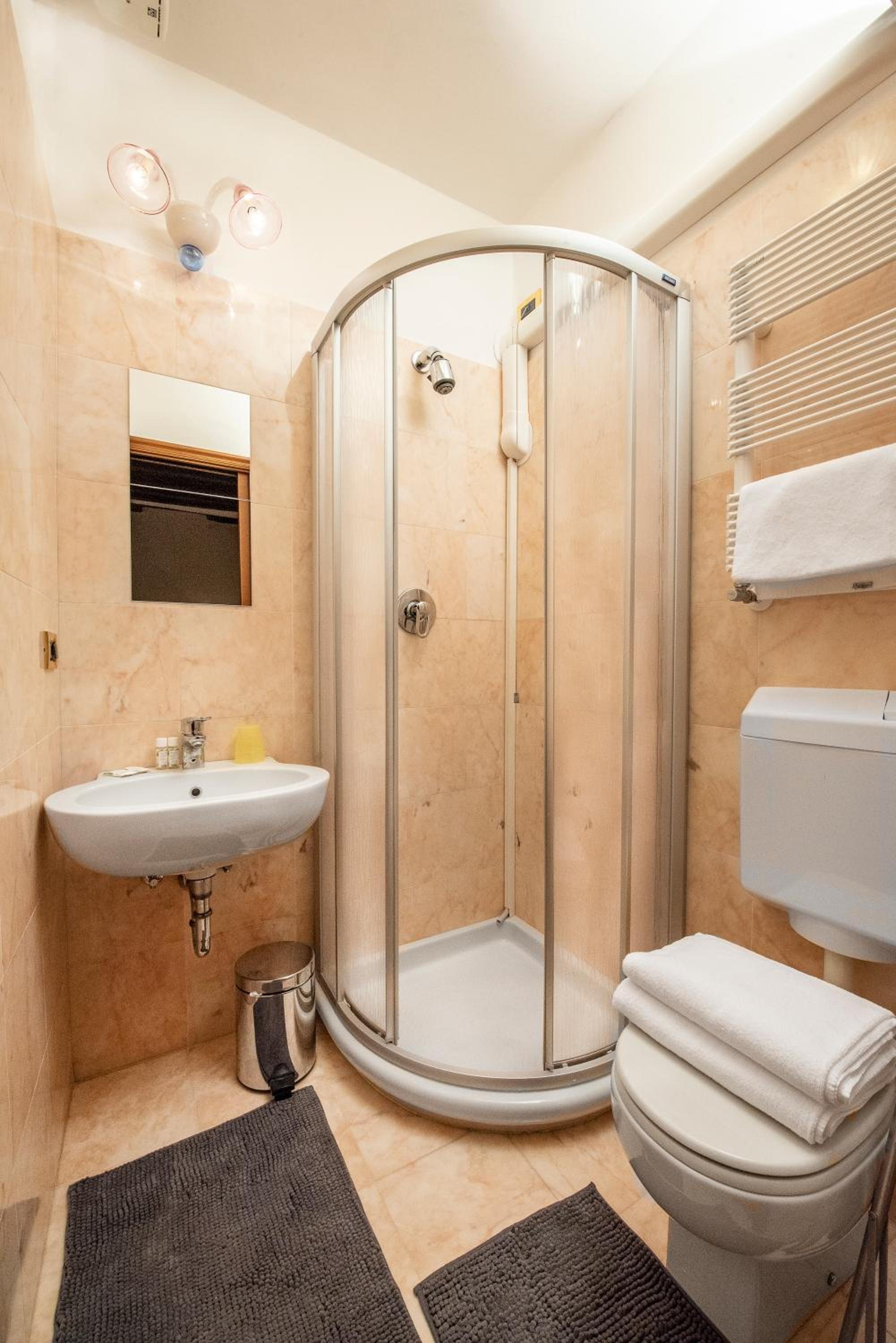 Anzolo Palace - Rooms & Apartments