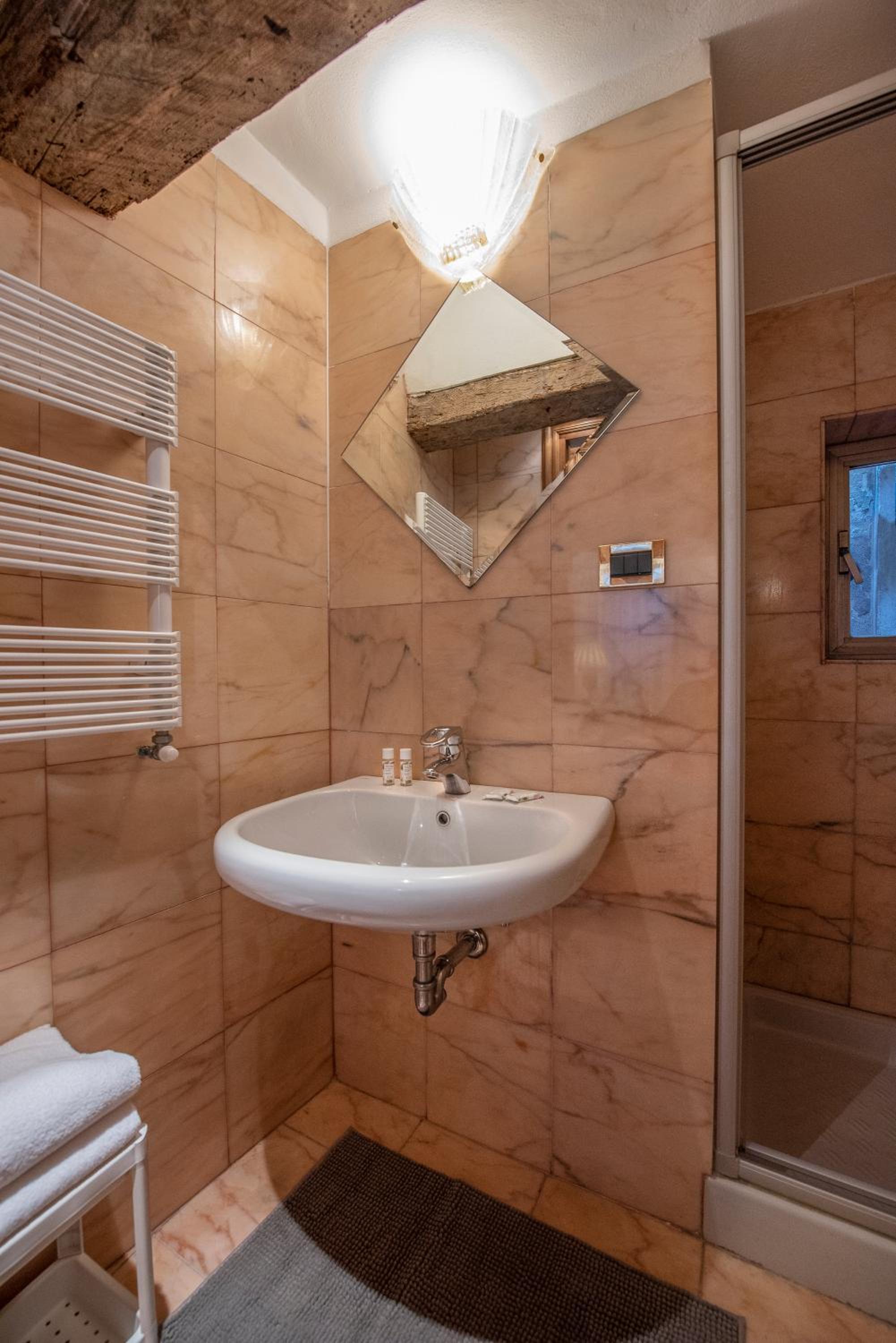 Anzolo Palace - Rooms & Apartments